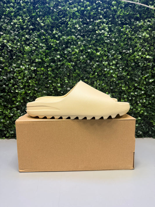 Yeezy Slide "Bone" Size 13 Preowned