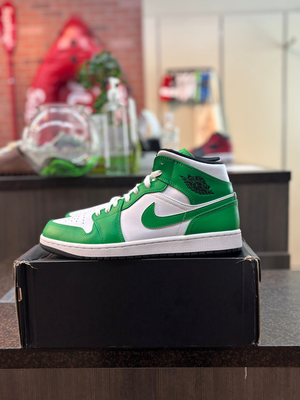 Jordan 1 Mid "Lucky Green" Size 10.5 Pre Owned