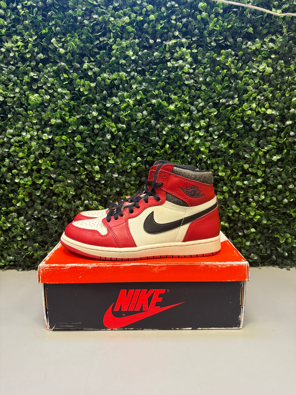 Jordan 1 High "Chicago Lost & Found" Size 8 Preowned