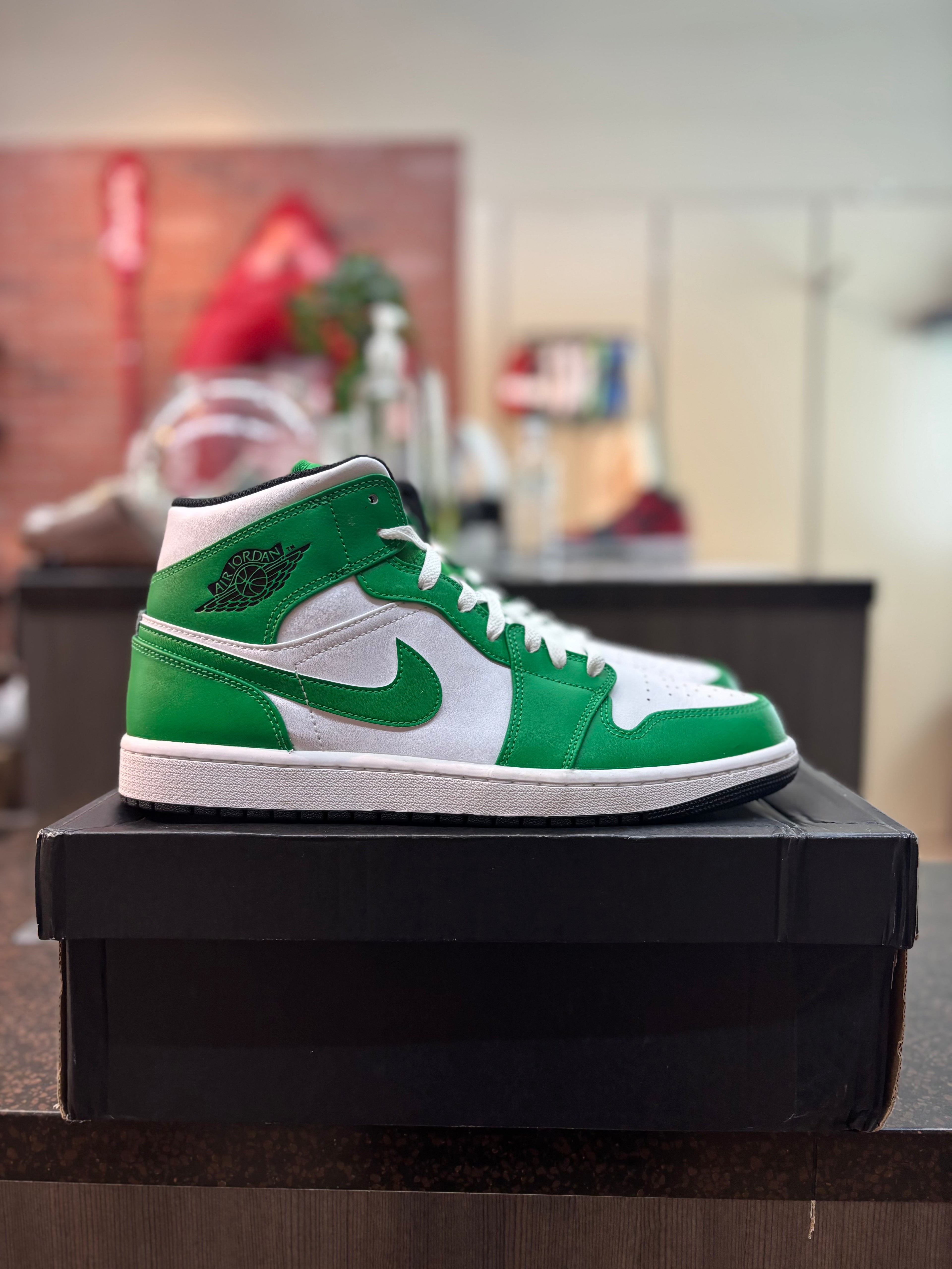 Jordan 1 Mid "Lucky Green" Size 10.5 Pre Owned