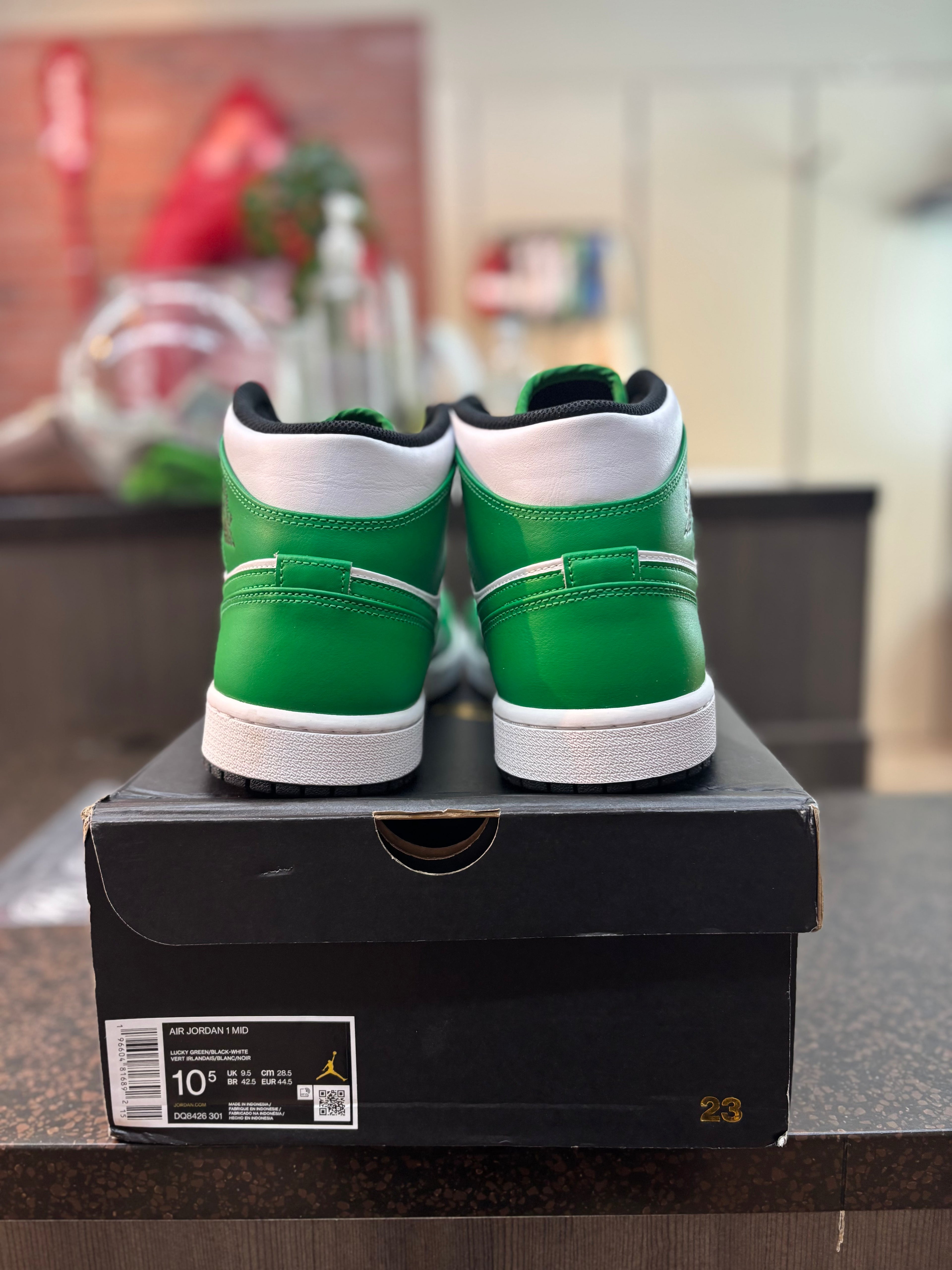 Jordan 1 Mid "Lucky Green" Size 10.5 Pre Owned