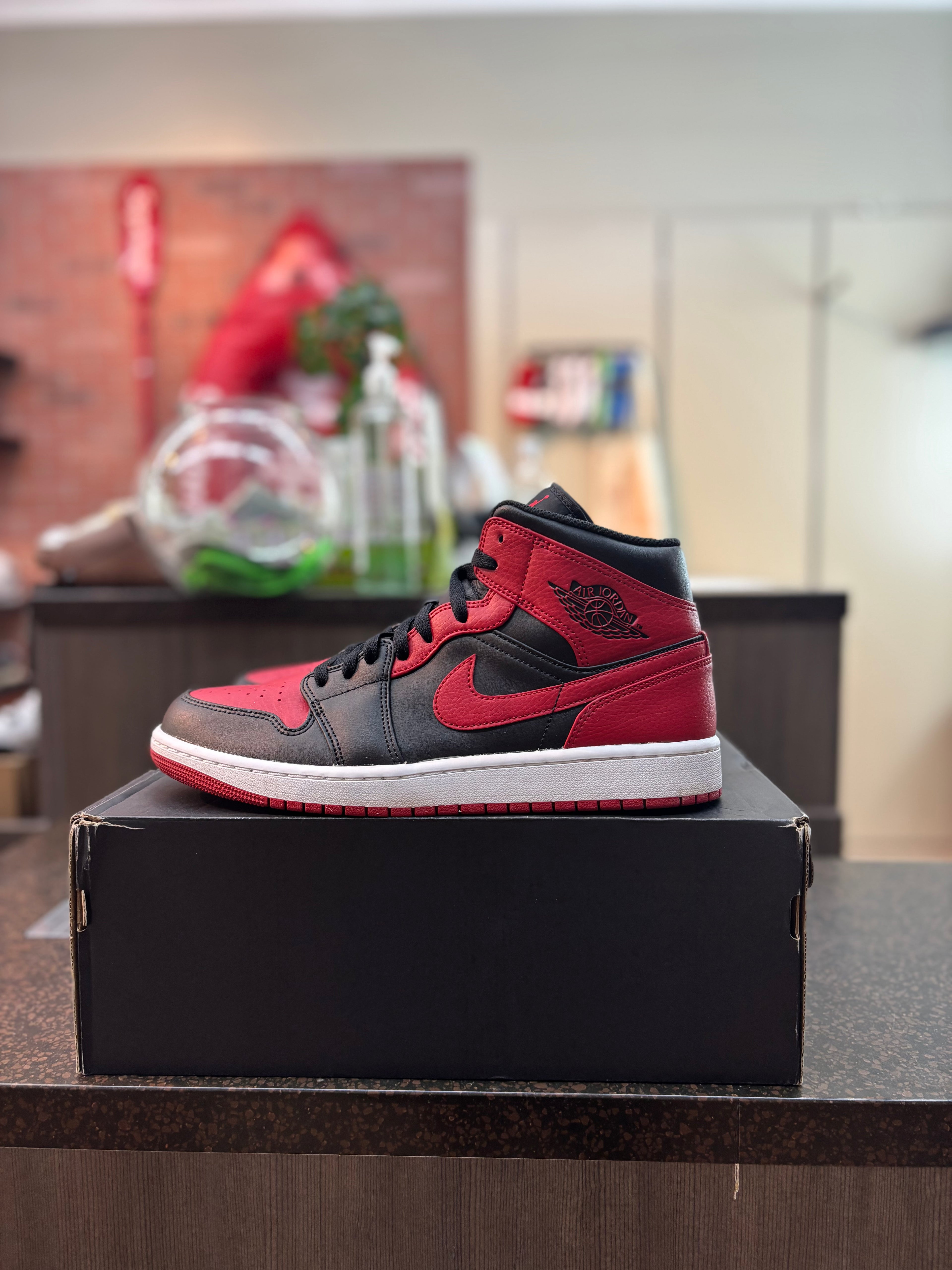 Jordan 1 Mid "Banned" Size 10 Pre Owned