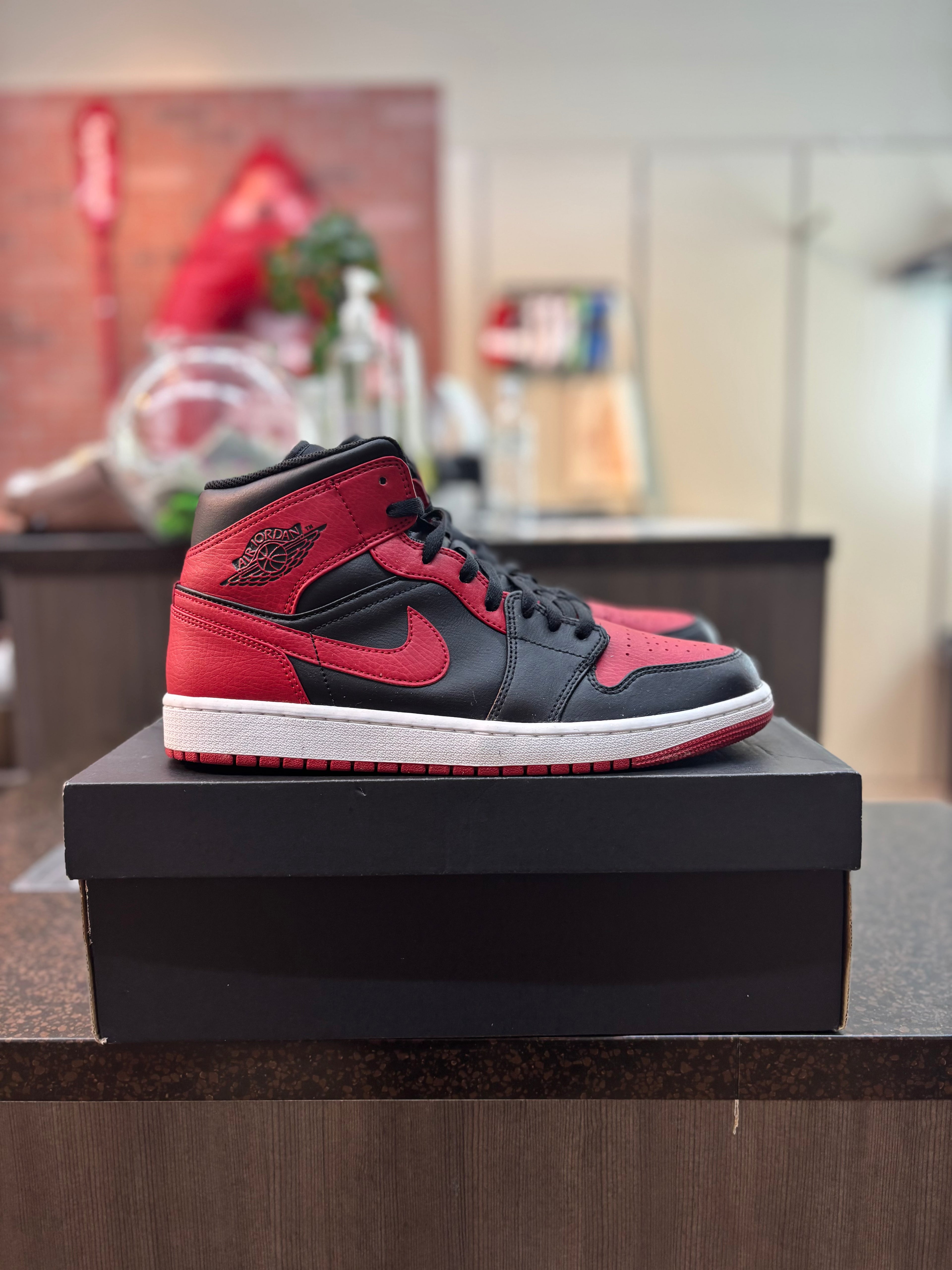 Jordan 1 Mid "Banned" Size 10 Pre Owned