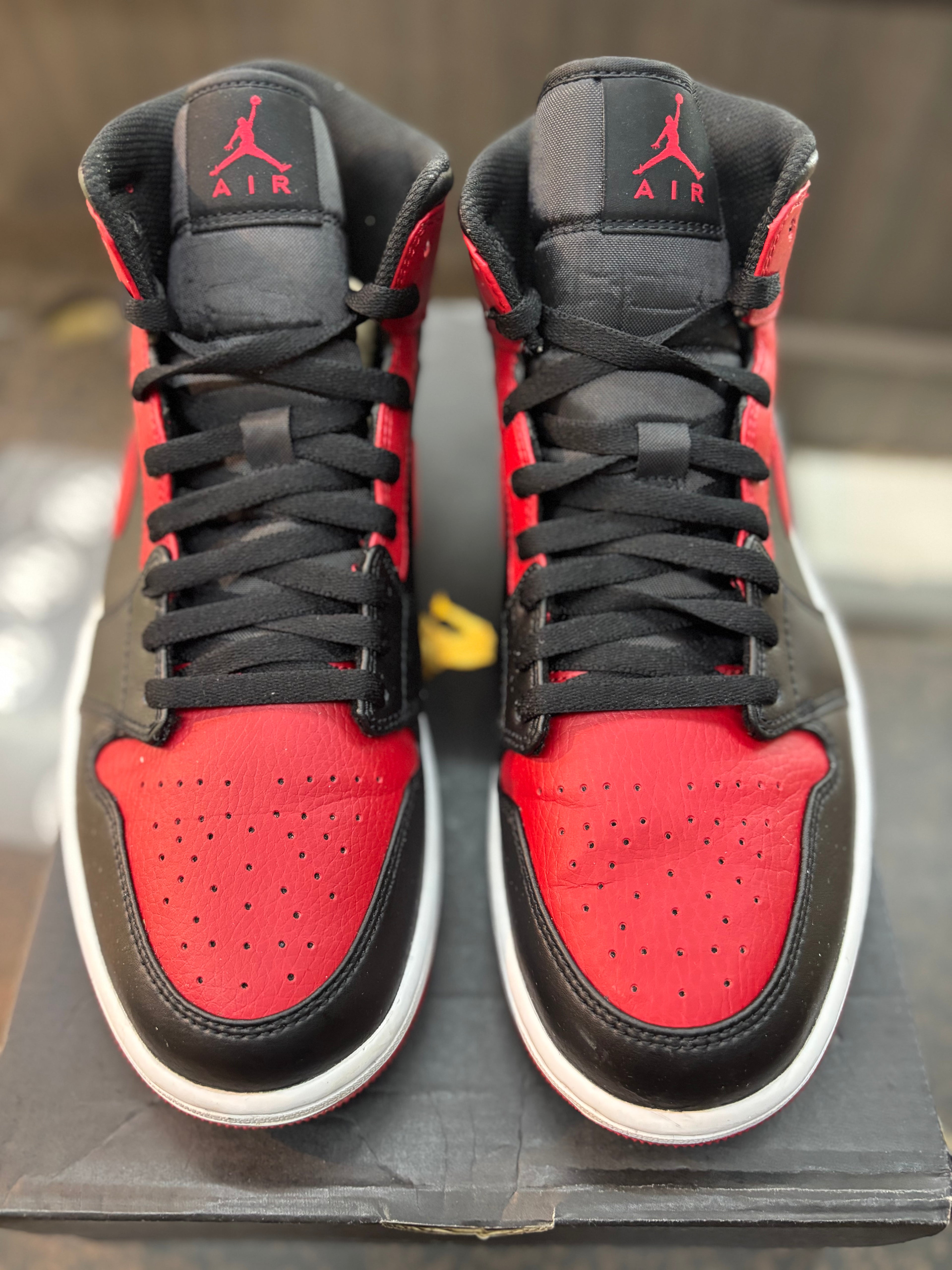 Jordan 1 Mid "Banned" Size 10 Pre Owned
