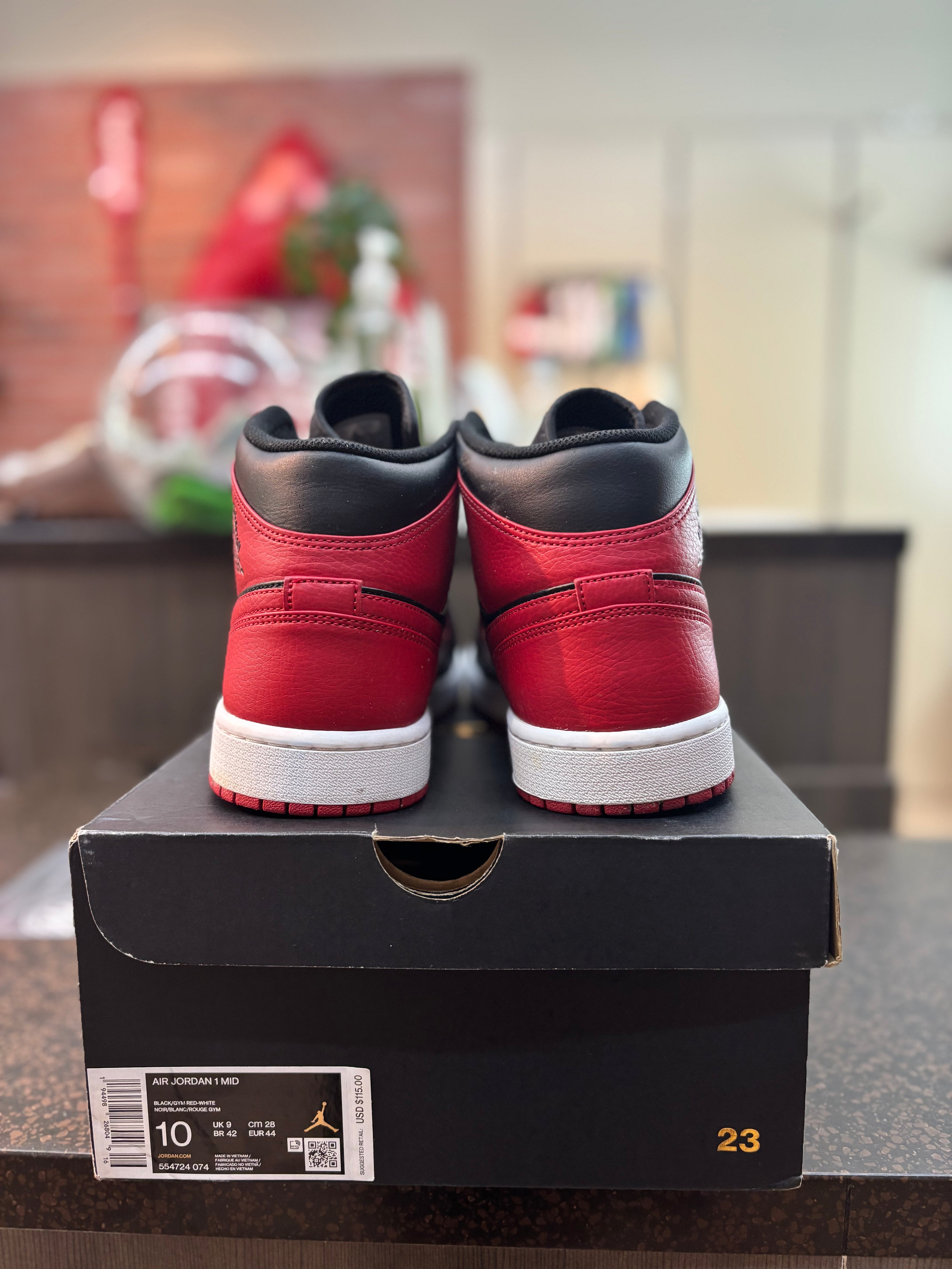 Jordan 1 Mid "Banned" Size 10 Pre Owned