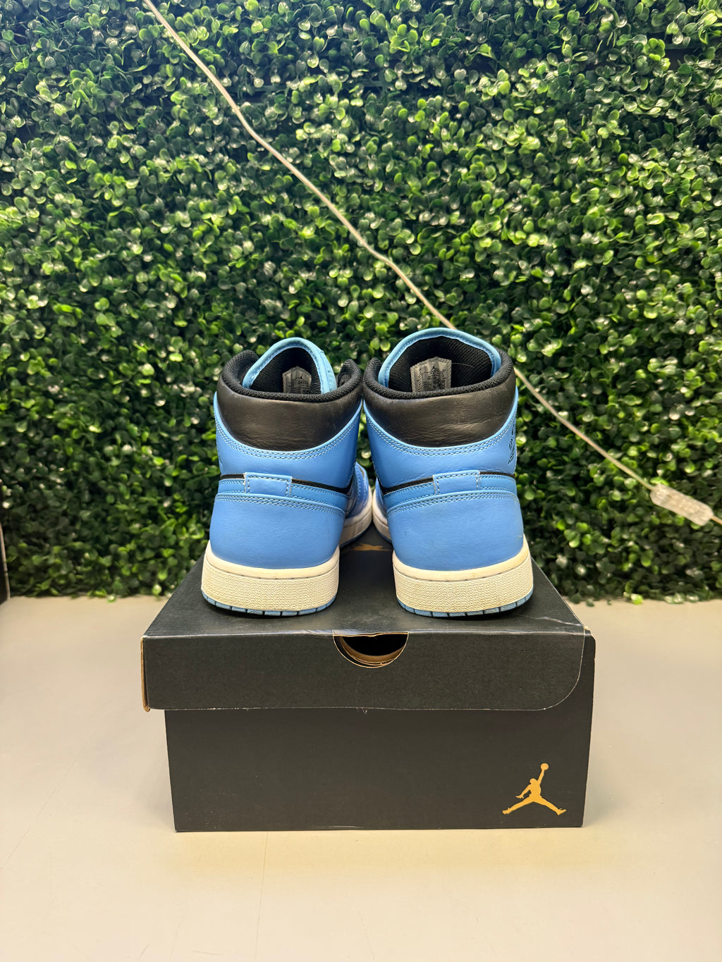 Jordan 1 Mid "University Blue Black" Size 11 Preowned