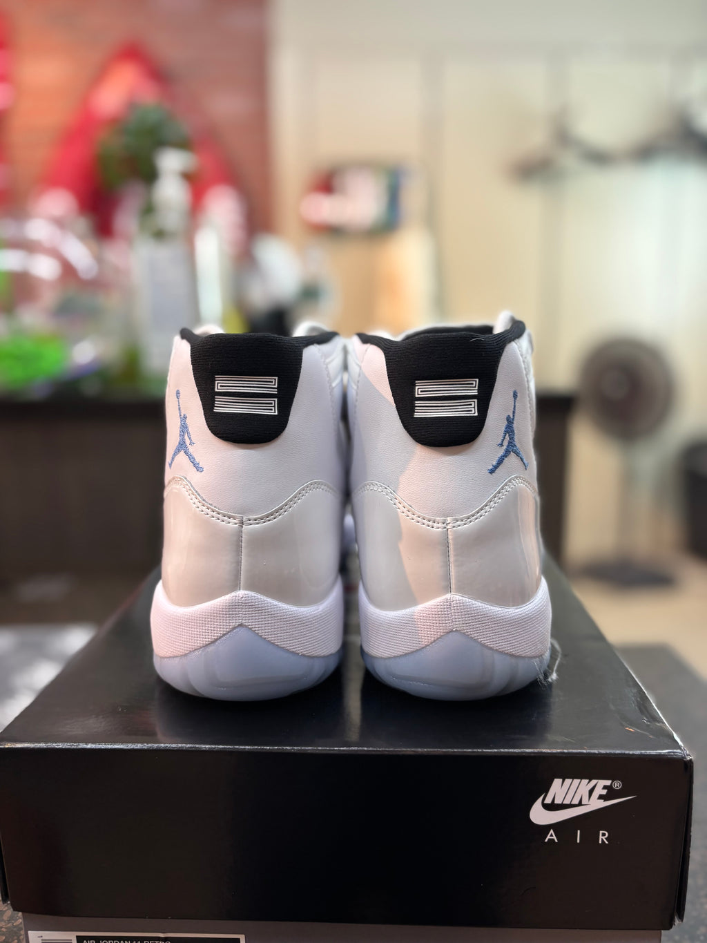 Jordan 11 "Legend Blue" Size 10 Pre Owned