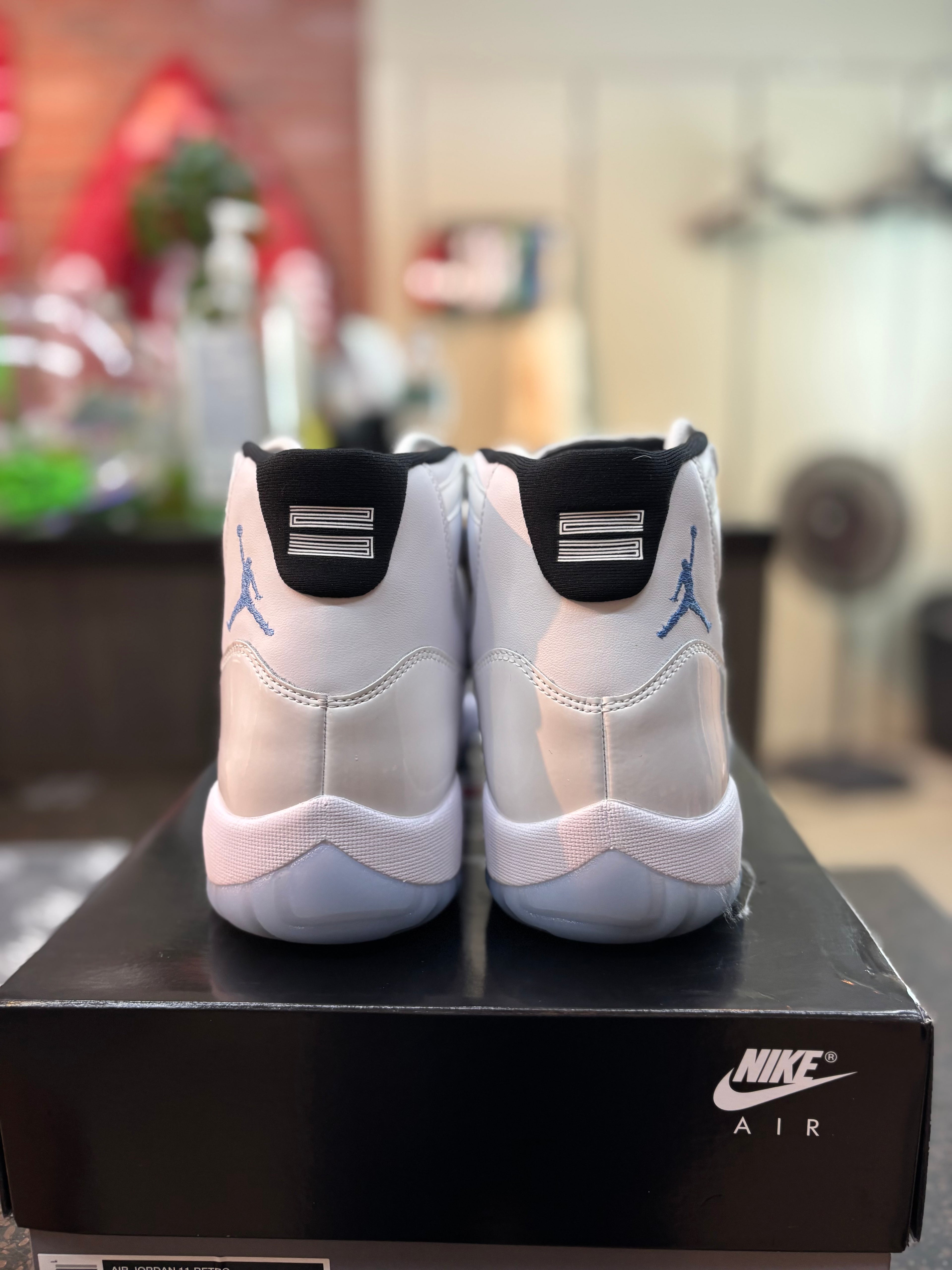 Jordan 11 "Legend Blue" Size 10 Pre Owned