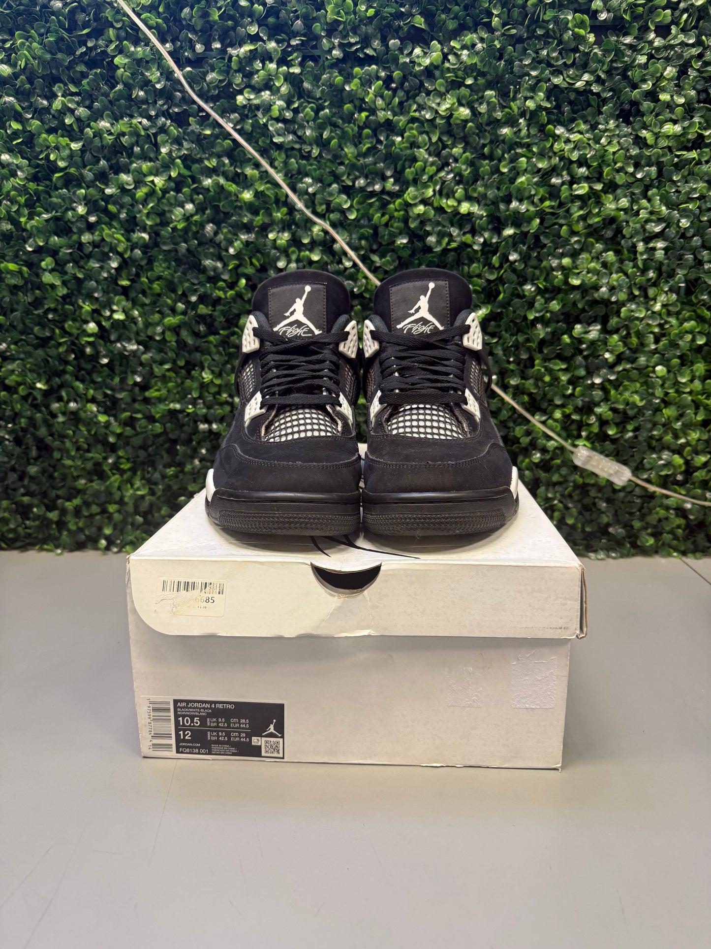 Jordan 4 "White Thunder" Size 10.5 Preowned