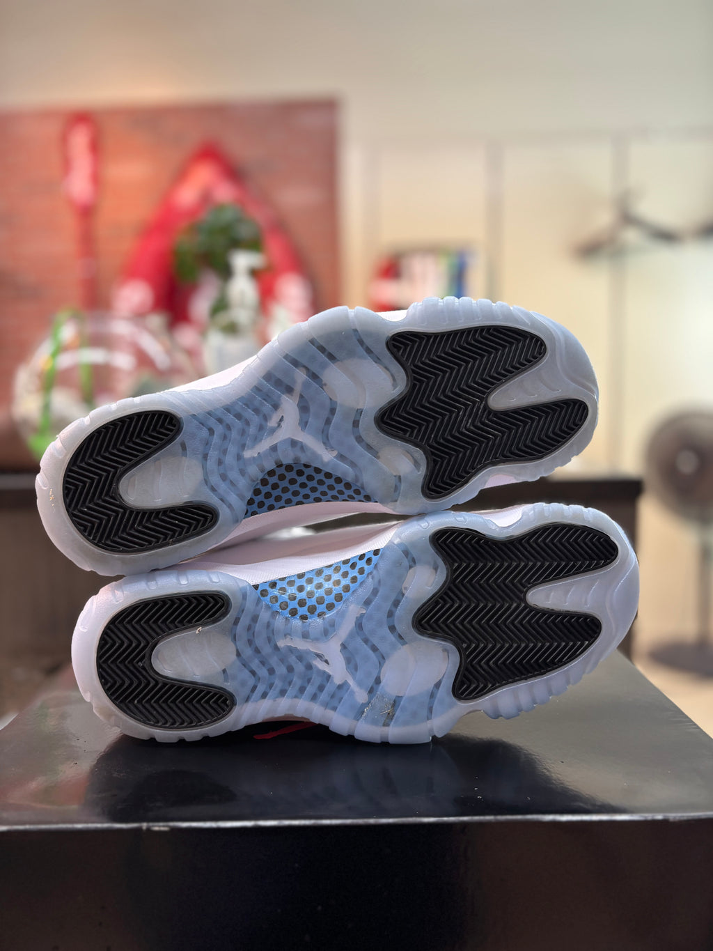 Jordan 11 "Legend Blue" Size 10 Pre Owned