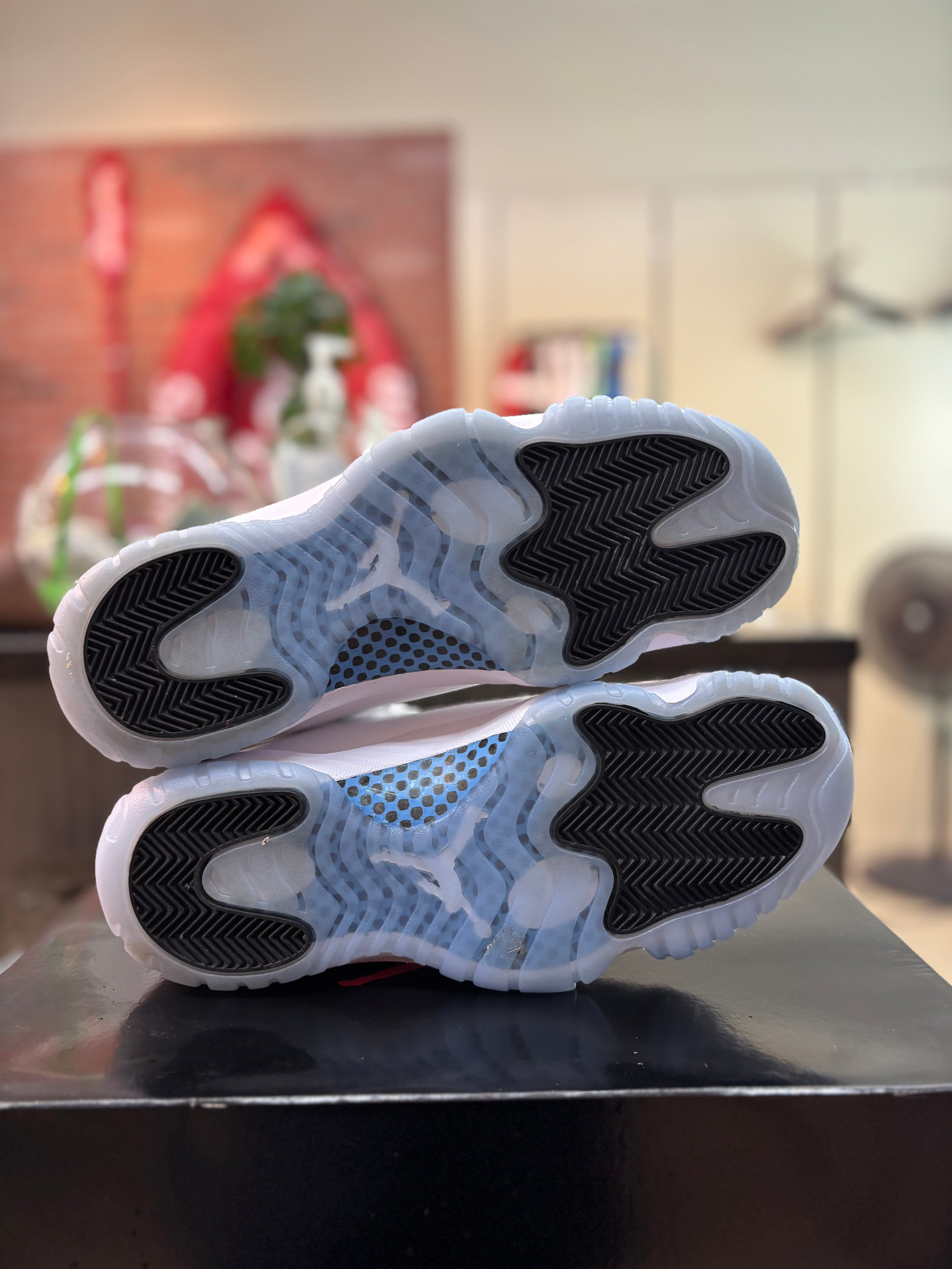 Jordan 11 "Legend Blue" Size 10 Pre Owned