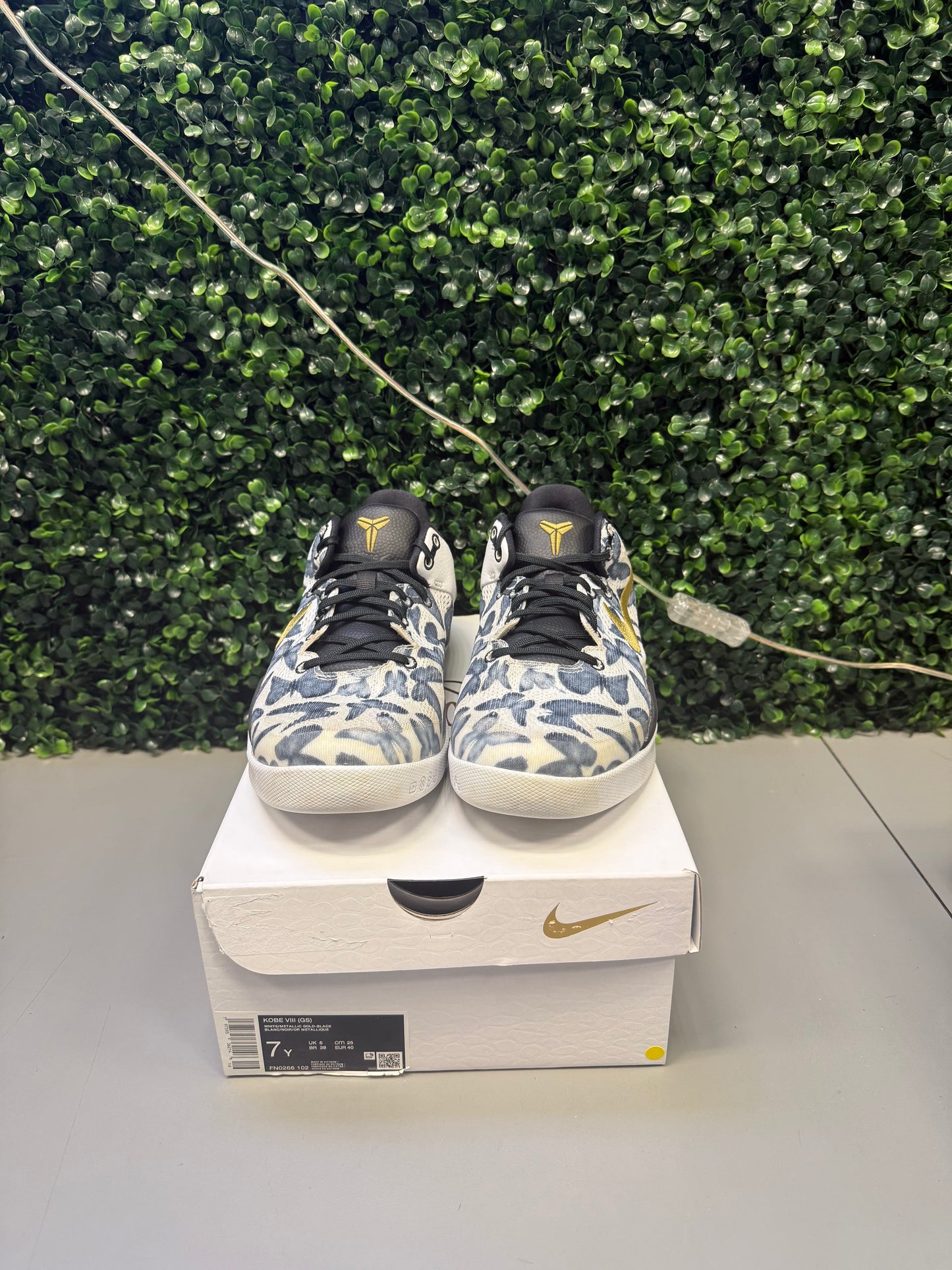 Nike Kobe 8 Protro "Mambacita" Size 7Y / 8.5W Preowned