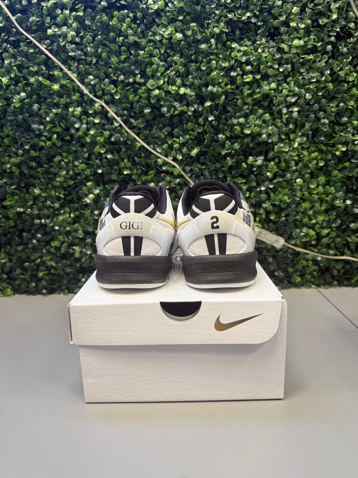 Nike Kobe 8 Protro "Mambacita" Size 7Y / 8.5W Preowned