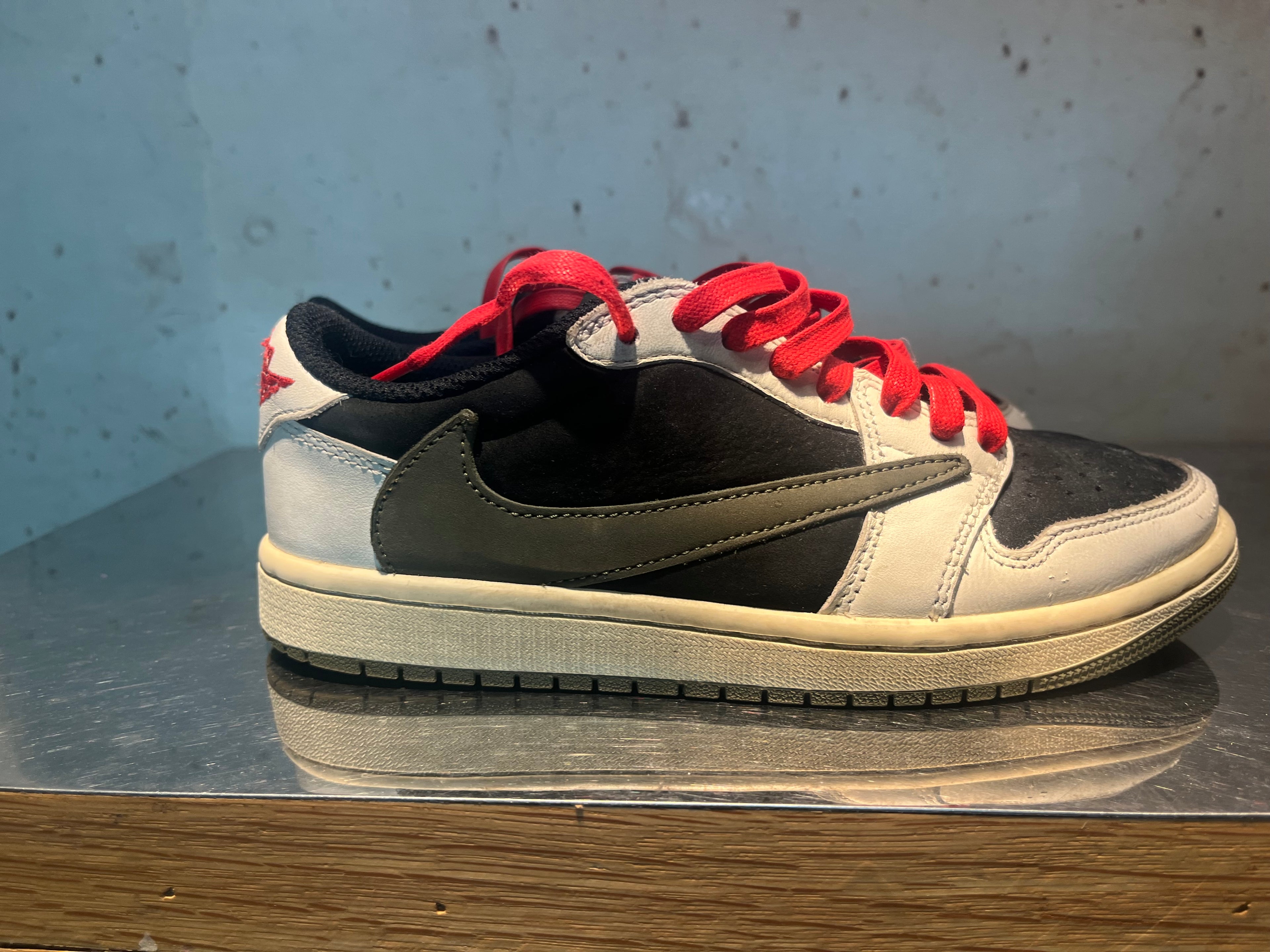 Jordan 1 Low x Travis Scott "Olive" Size 6.5W Preowned