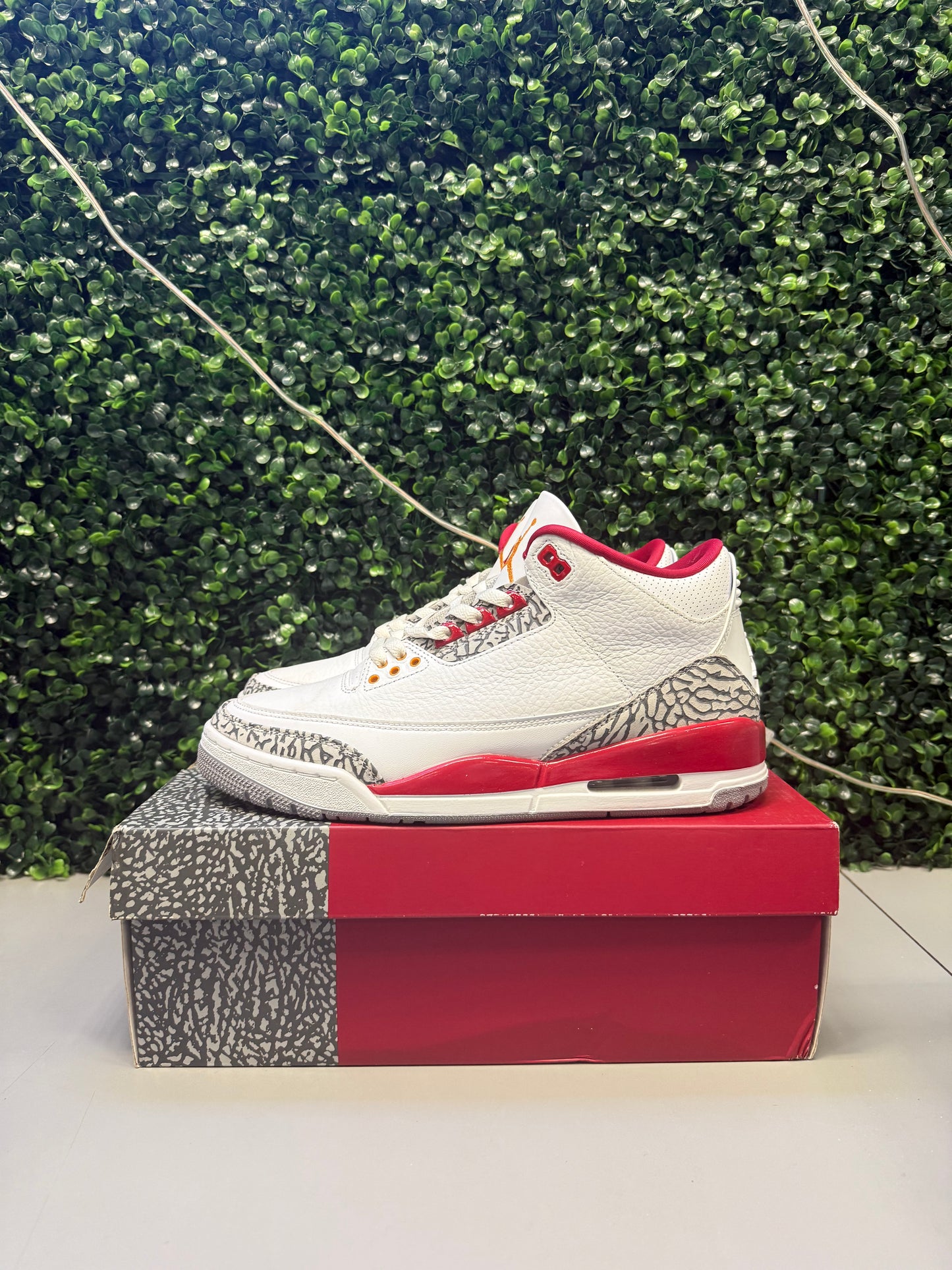 Jordan 3 "Cardinal Red" Size 10 Preowned