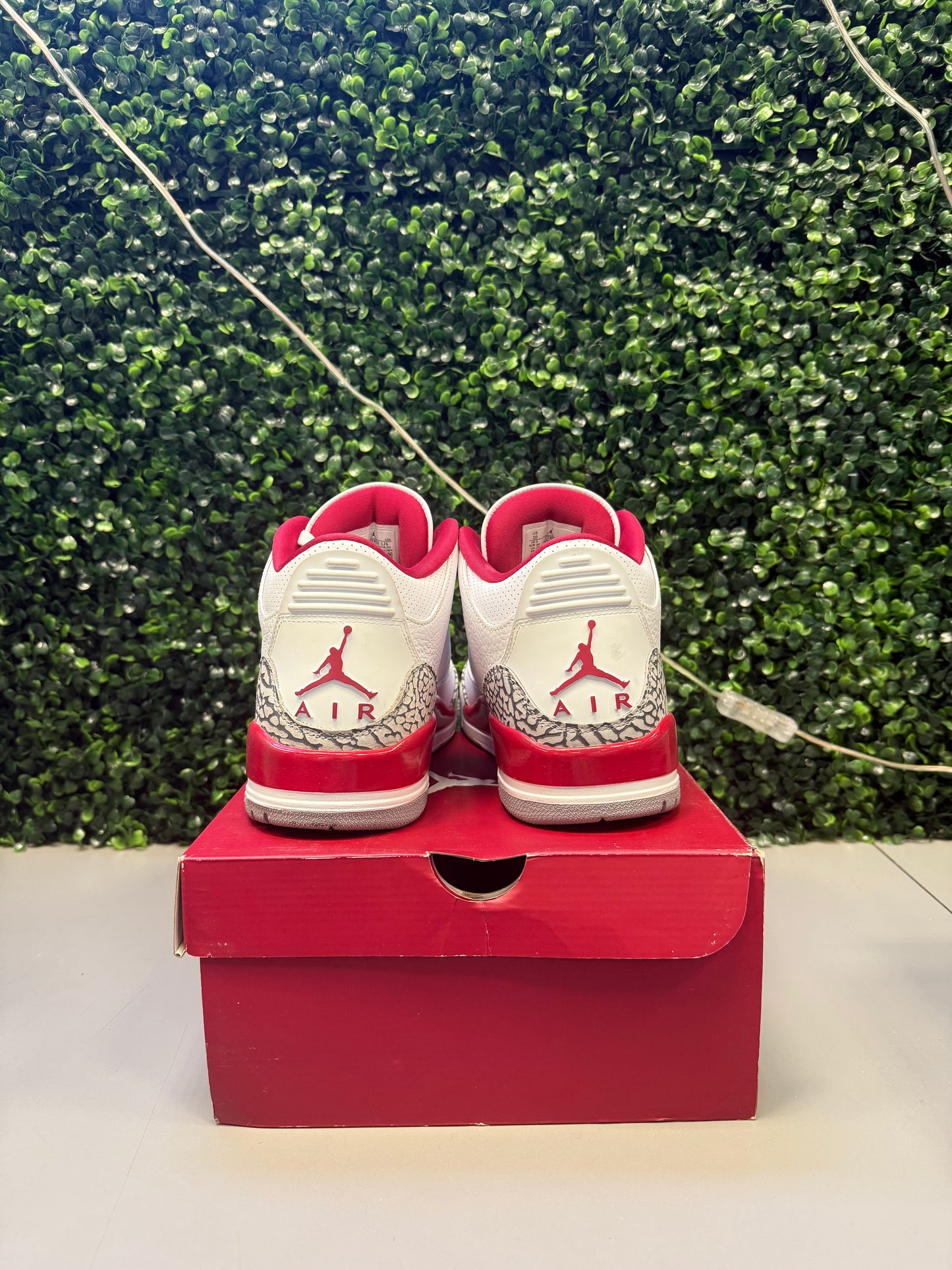 Jordan 3 "Cardinal Red" Size 10 Preowned