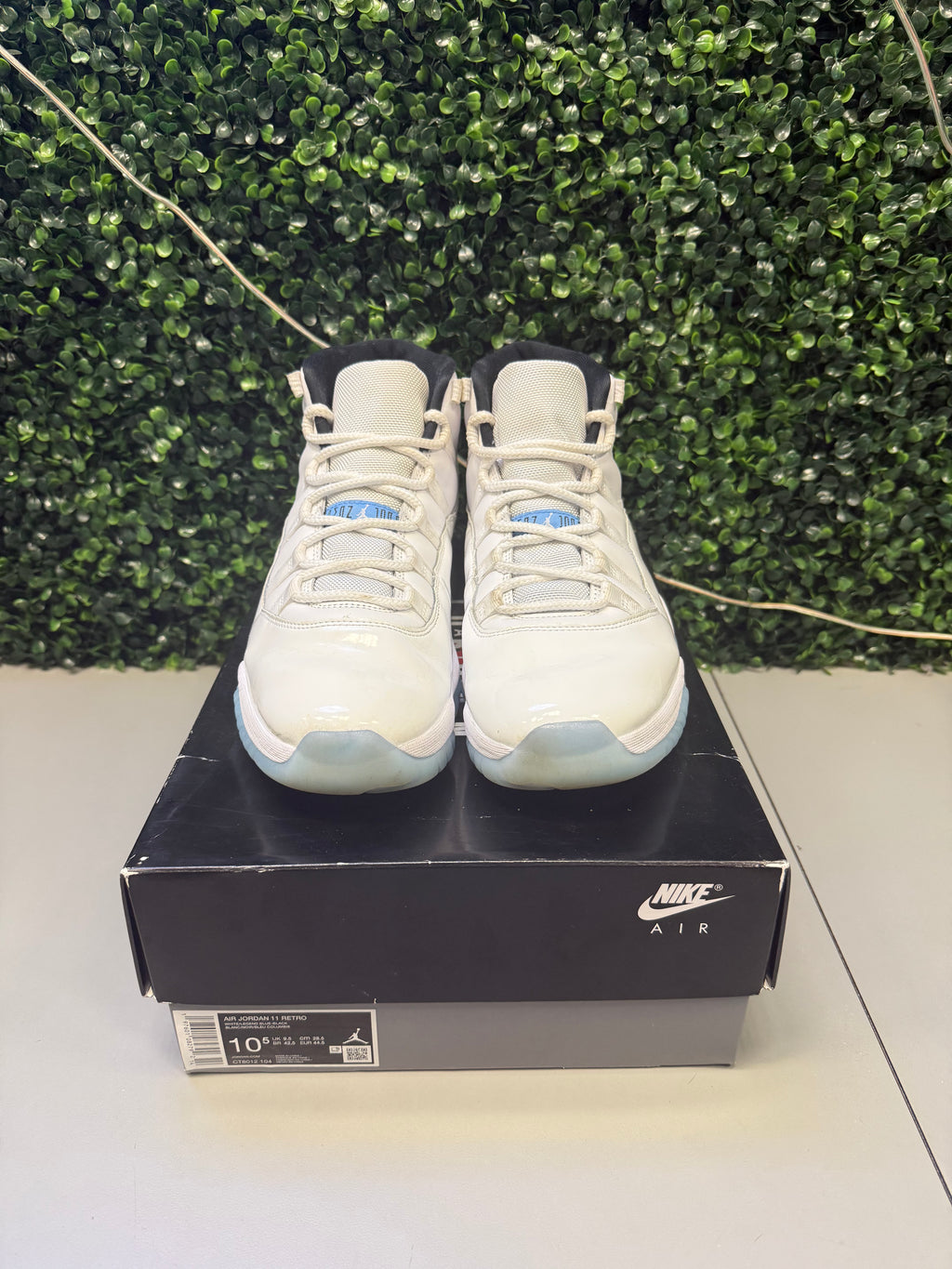 Jordan 11 "Legend Blue" Size 10.5 Preowned