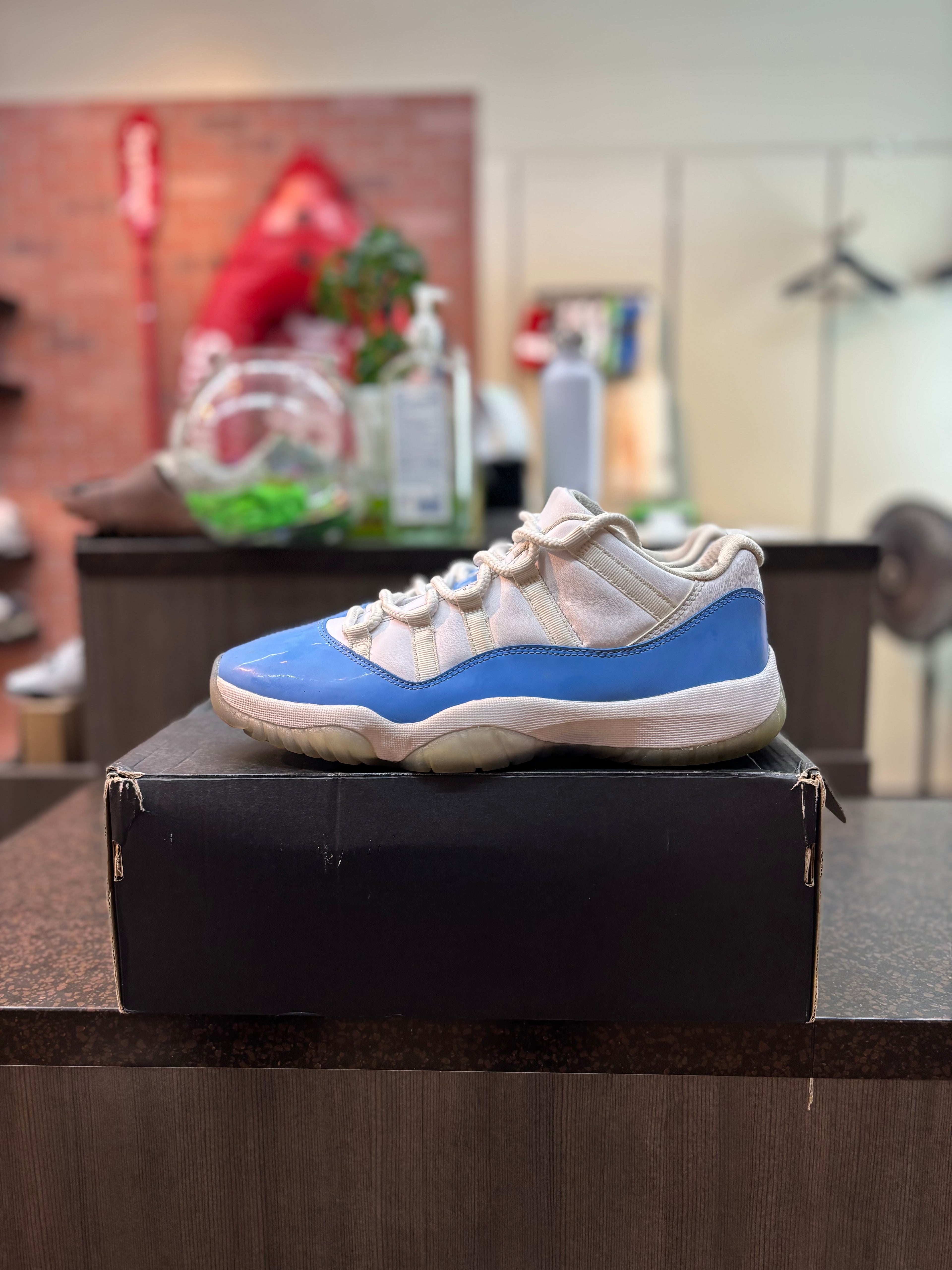 Jordan 11 Low "University Blue" Size 9.5 Pre Owned