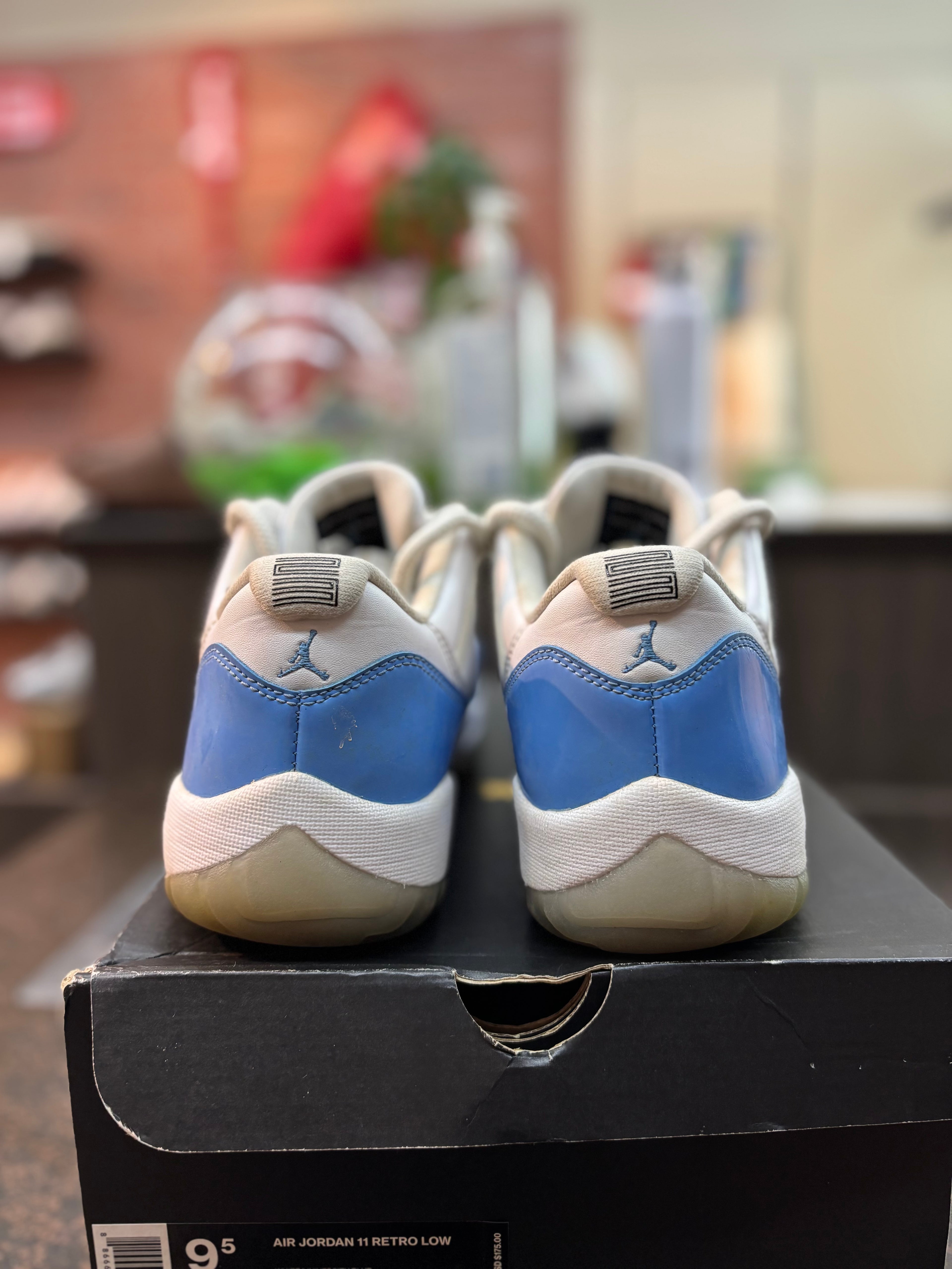 Jordan 11 Low "University Blue" Size 9.5 Pre Owned