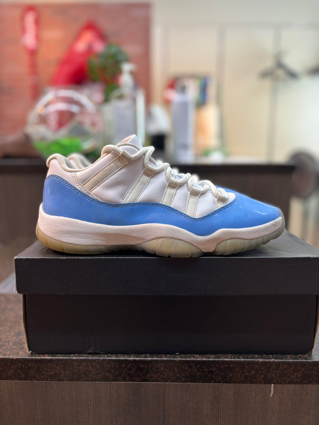 Jordan 11 Low "University Blue" Size 9.5 Pre Owned