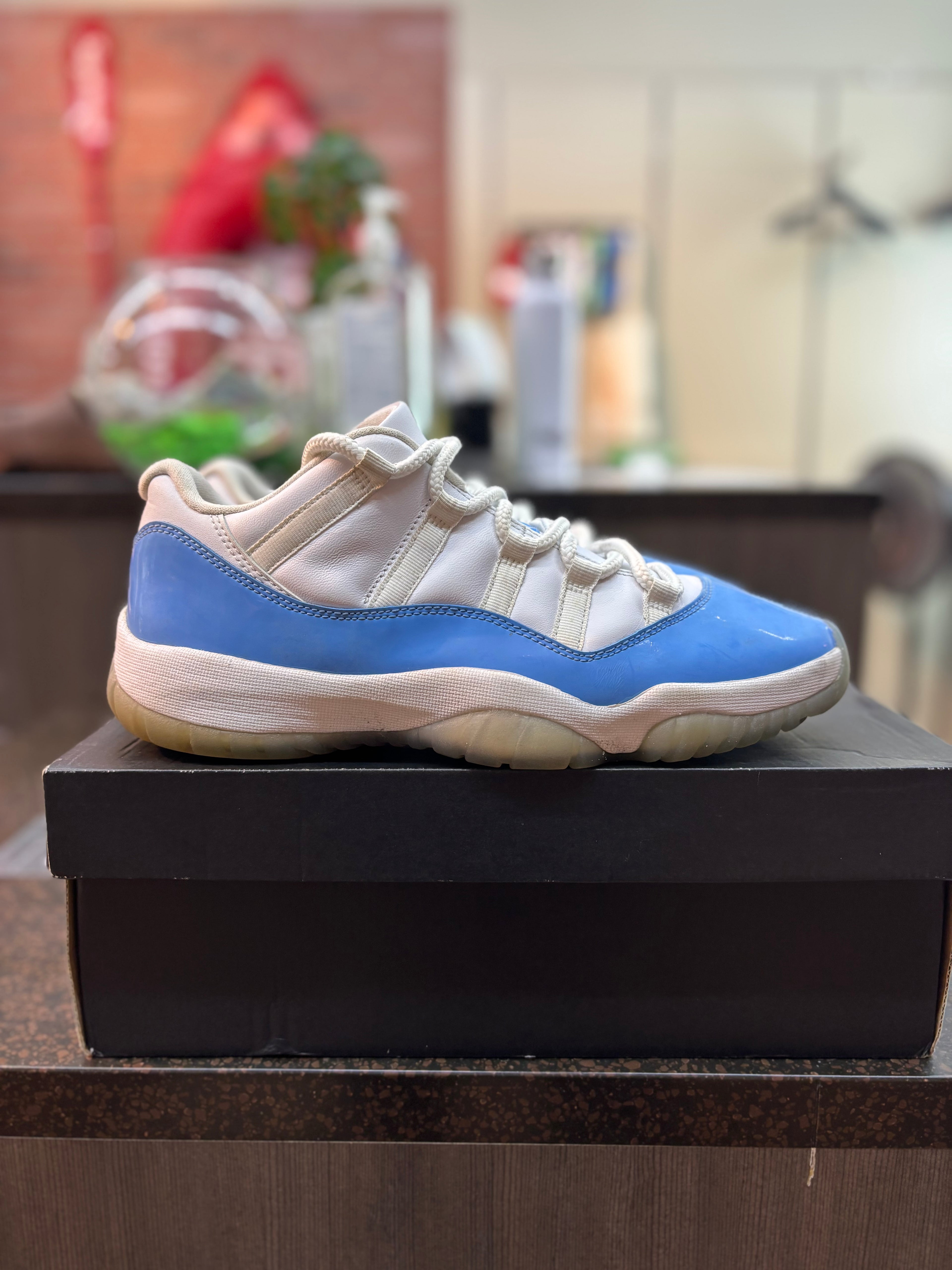 Jordan 11 Low "University Blue" Size 9.5 Pre Owned