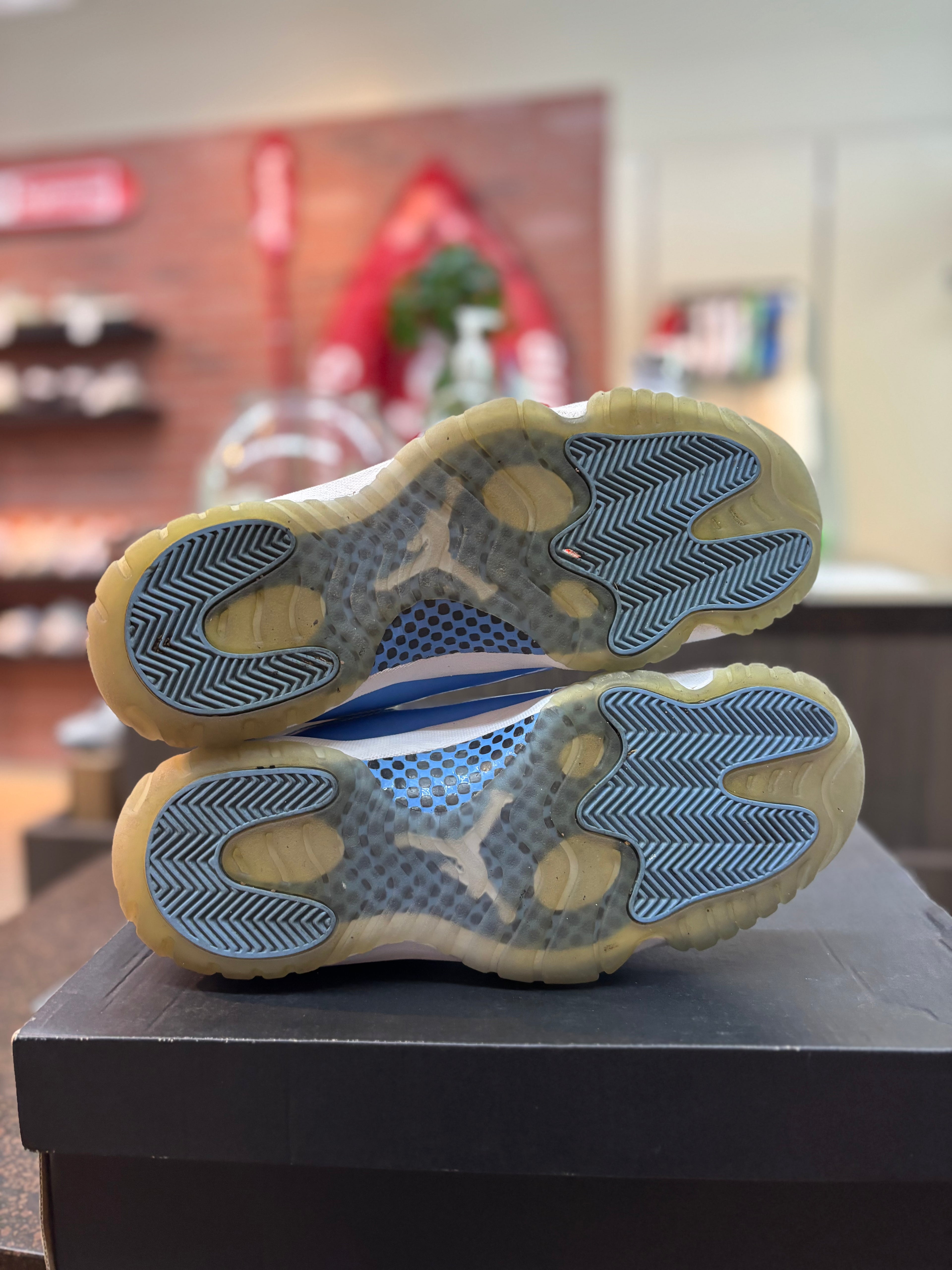 Jordan 11 Low "University Blue" Size 9.5 Pre Owned