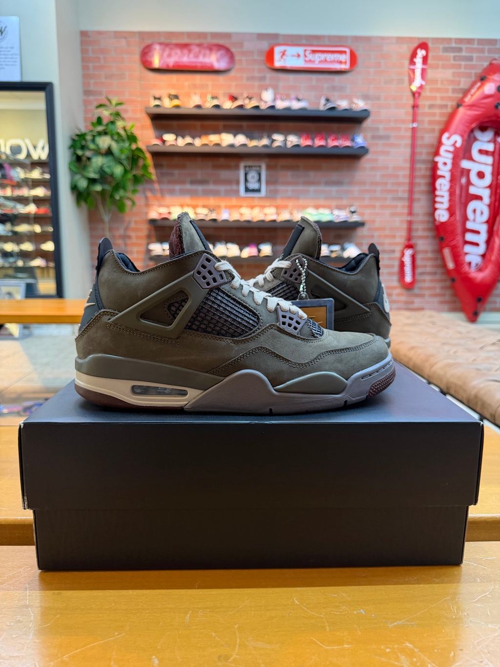 A Ma Maniere x Jordan 4 "Dark Mocha" Size 11w/9.5m preowned