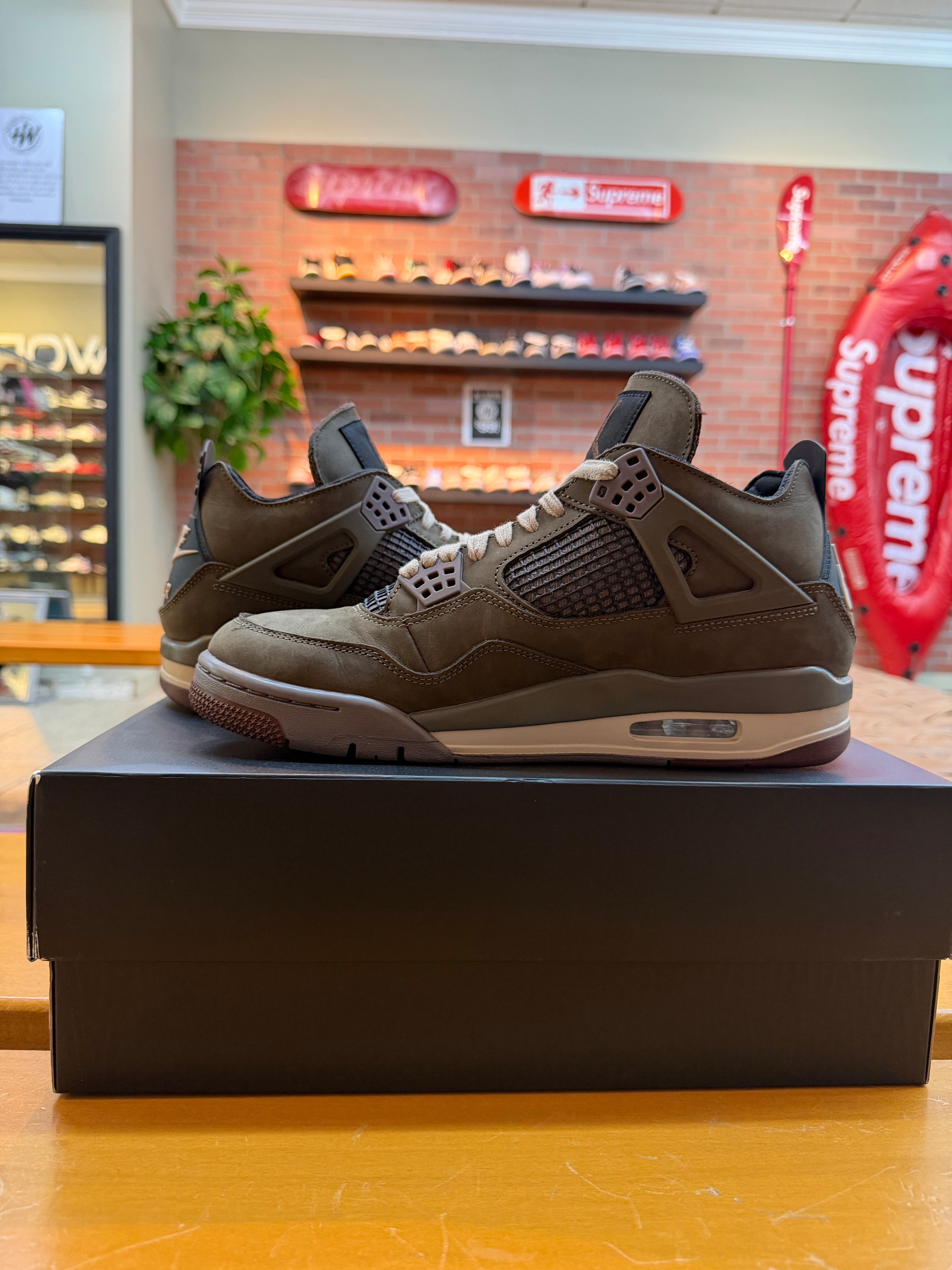 A Ma Maniere x Jordan 4 "Dark Mocha" Size 11w/9.5m preowned