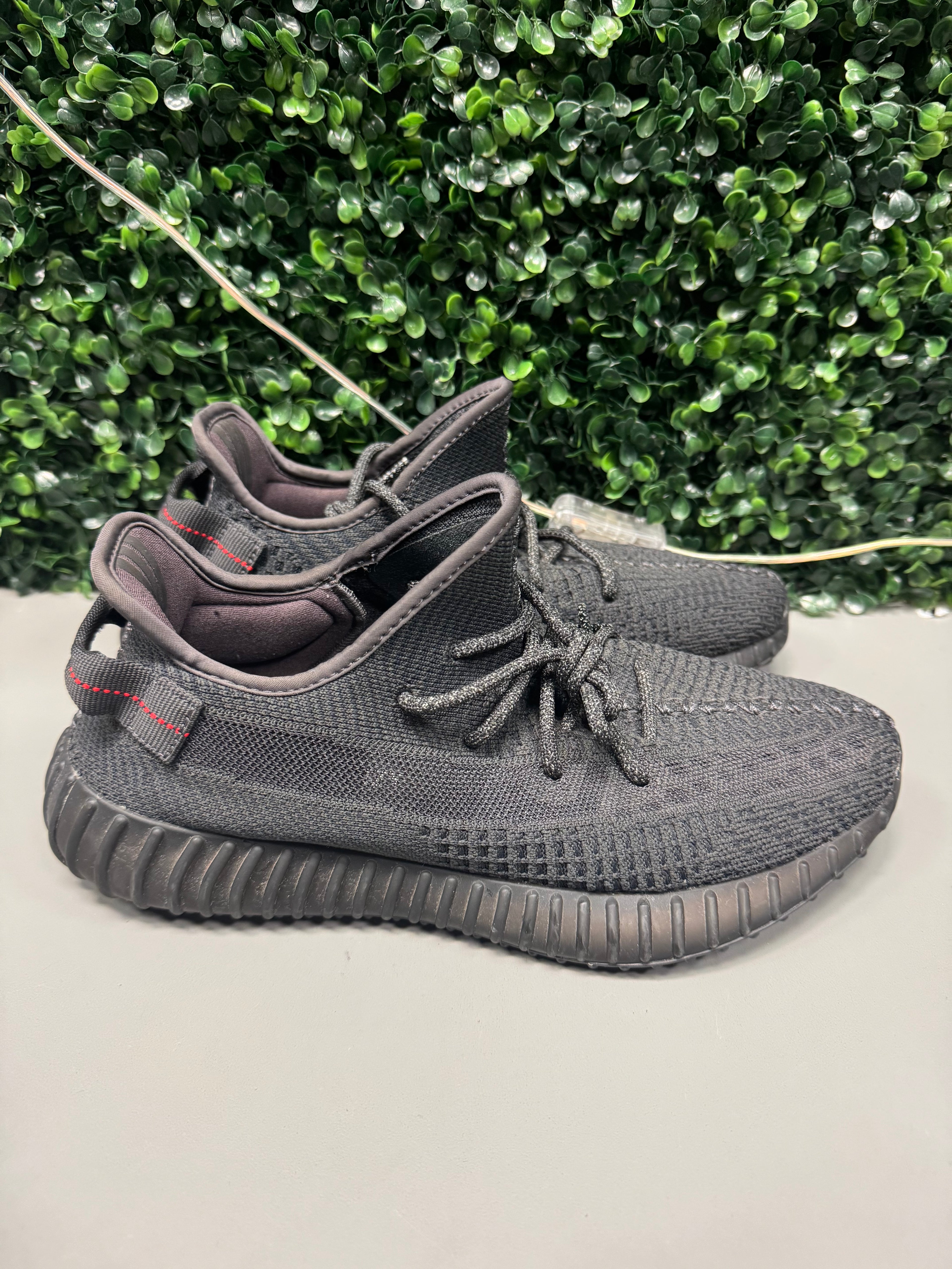 Adidas Yeezy Boost 350 V2 "Black Non-Reflective" Size 9.5 Preowned