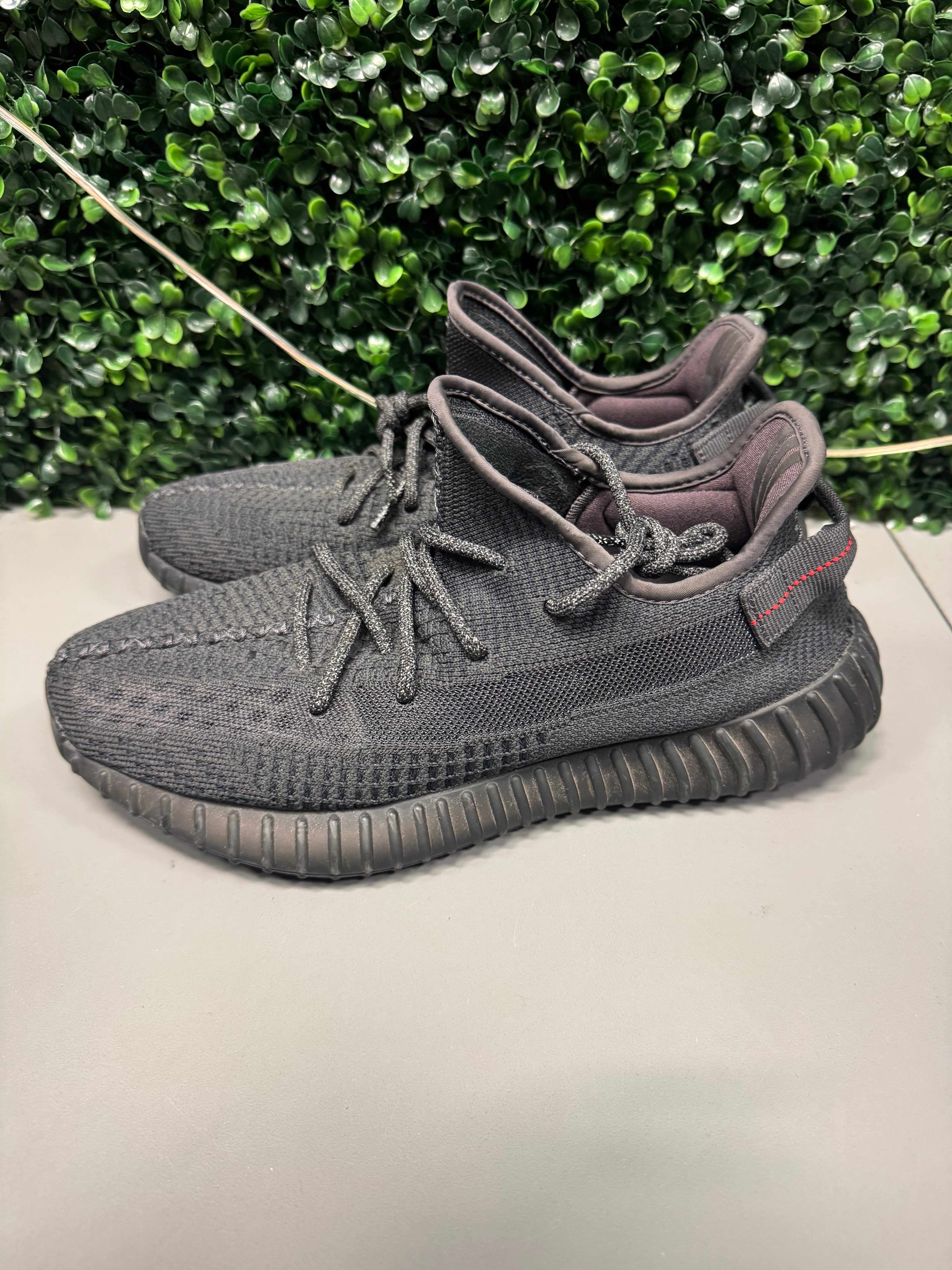 Adidas Yeezy Boost 350 V2 "Black Non-Reflective" Size 9.5 Preowned