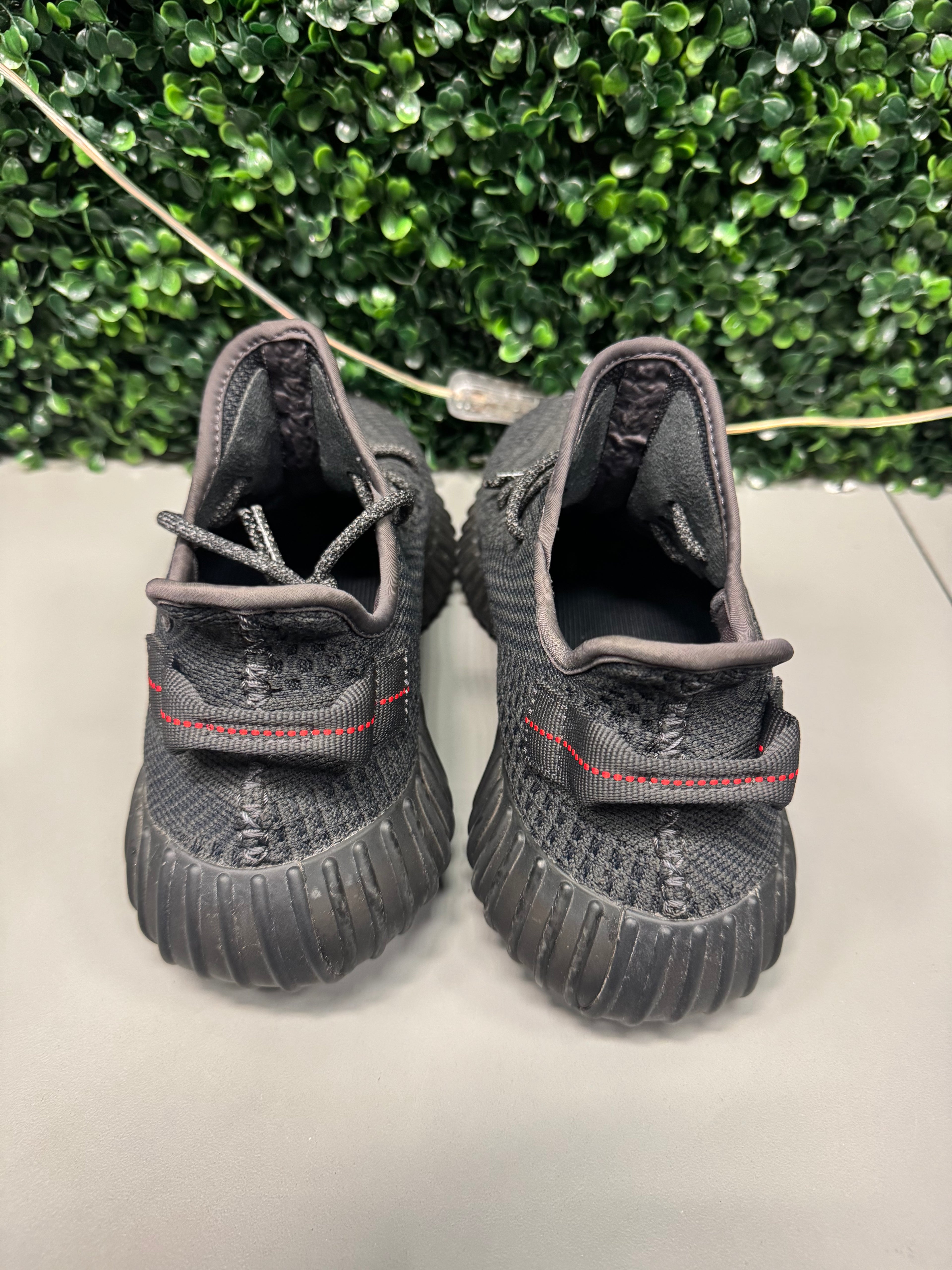 Adidas Yeezy Boost 350 V2 "Black Non-Reflective" Size 9.5 Preowned