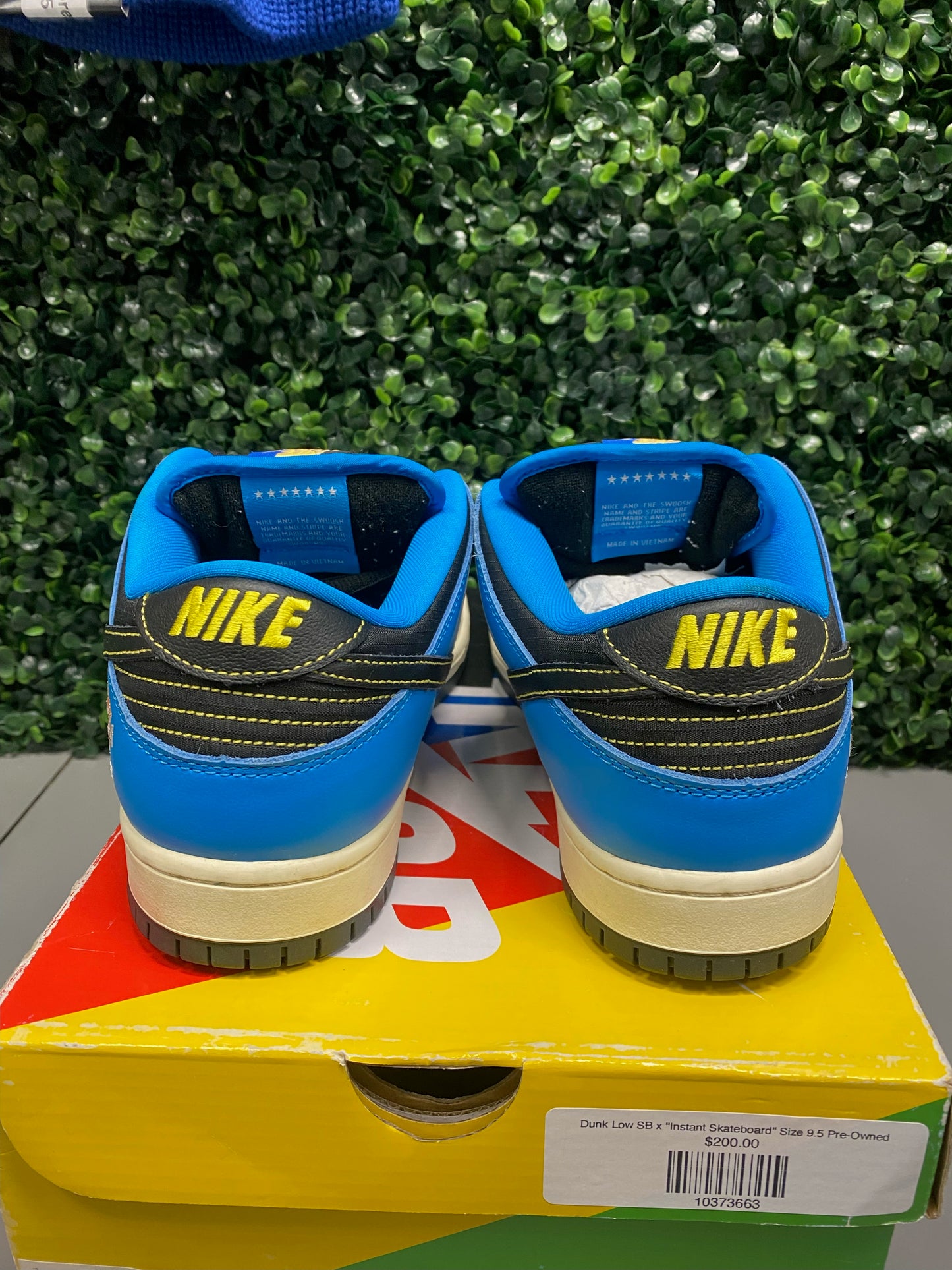 Nike Dunk SB Low "Instant Skateboard" Size 9.5 Preowned