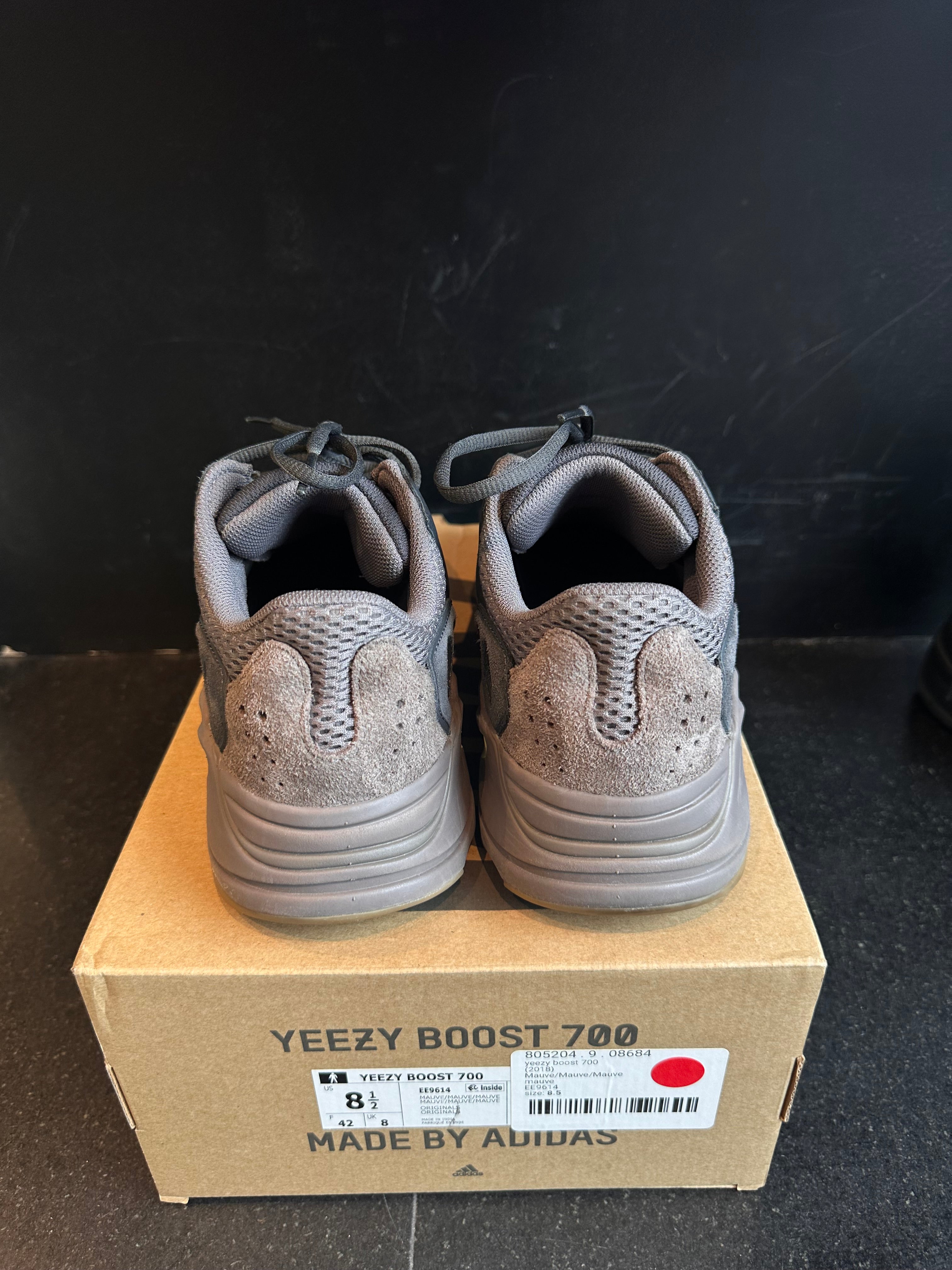 Yeezy 750 "Mauve" Preowned