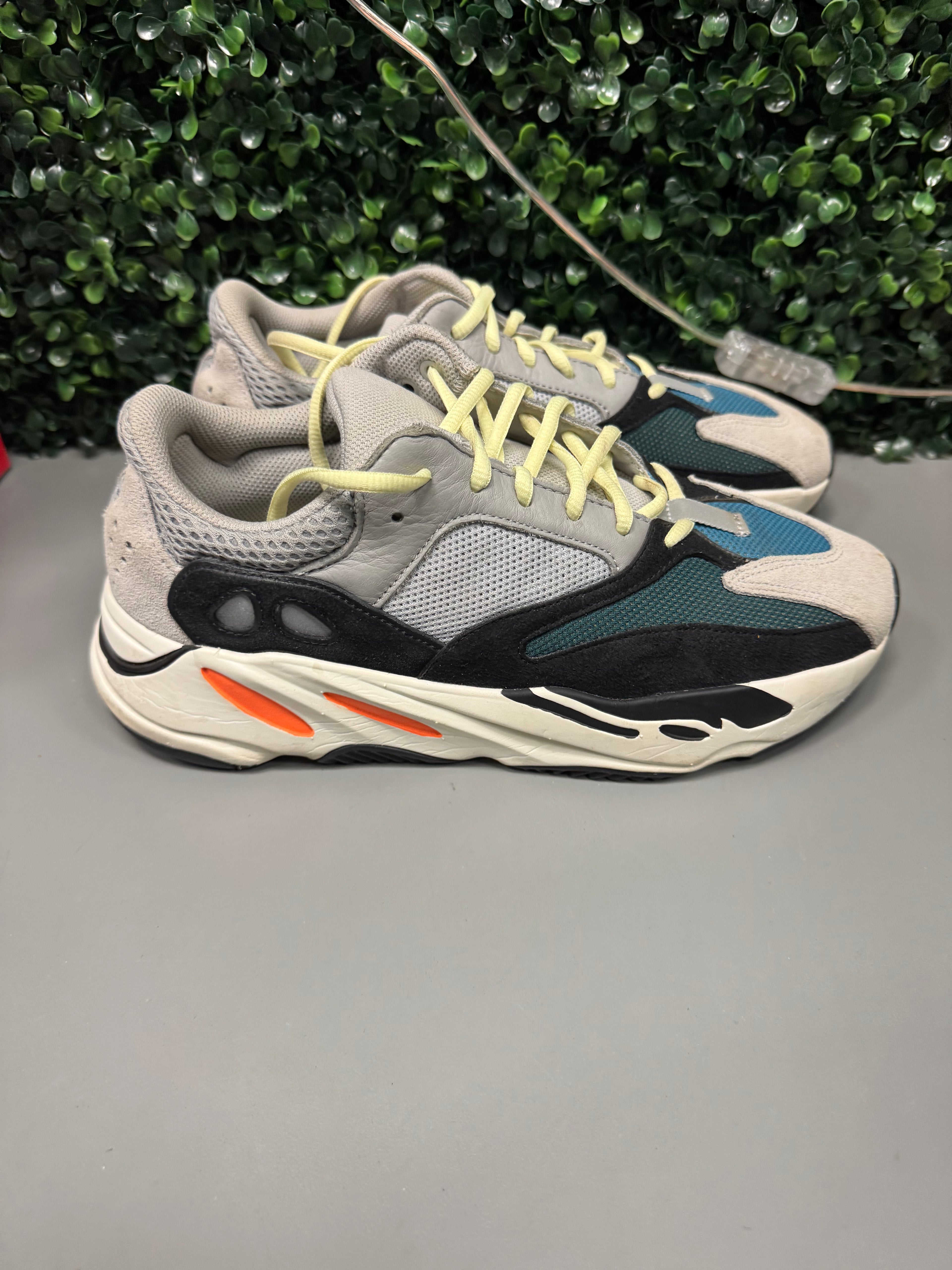 Yeezy 700 "Wave Runner" Size 9.5 Preowned (Rep Box)