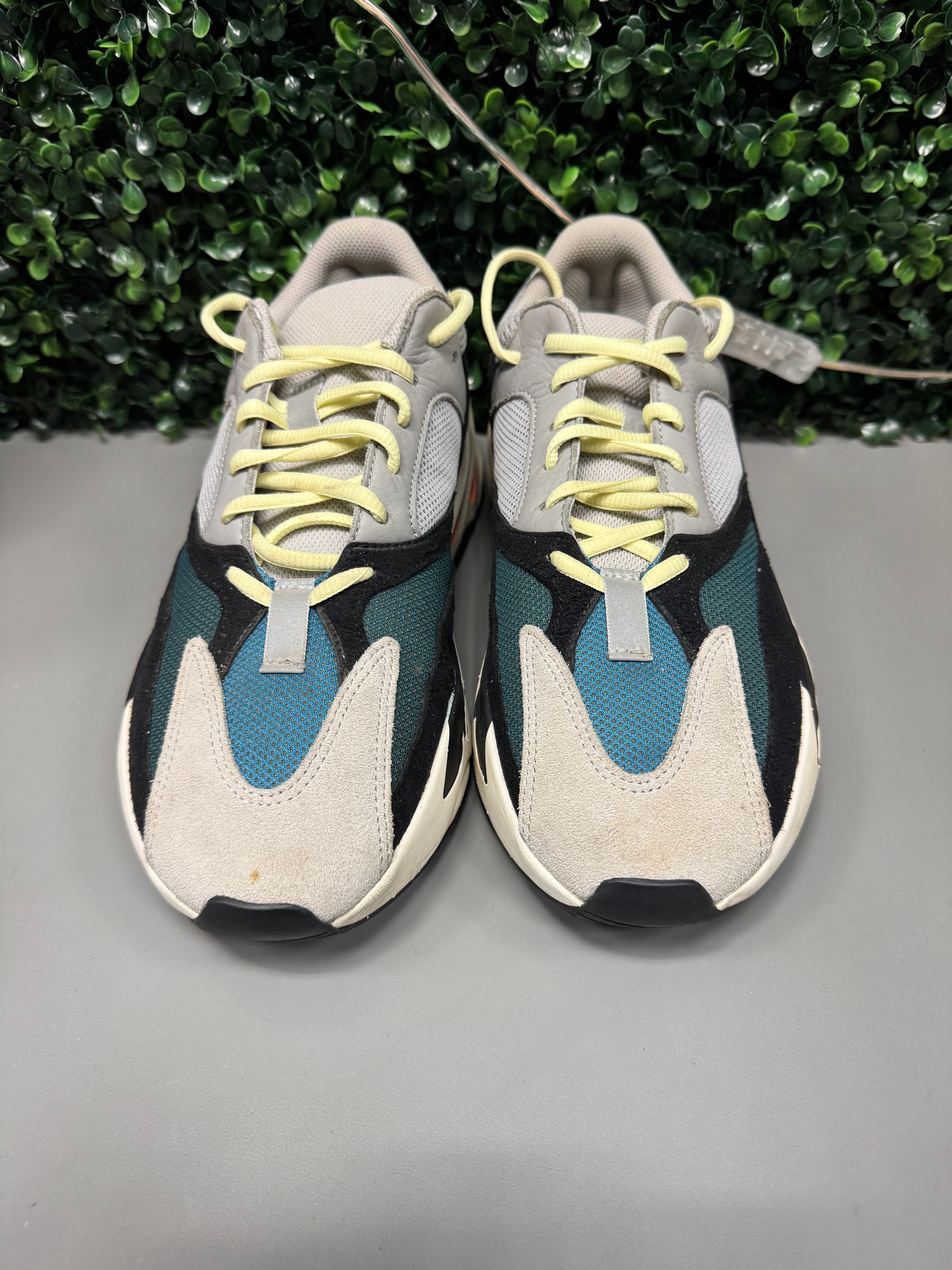 Yeezy 700 "Wave Runner" Size 9.5 Preowned (Rep Box)