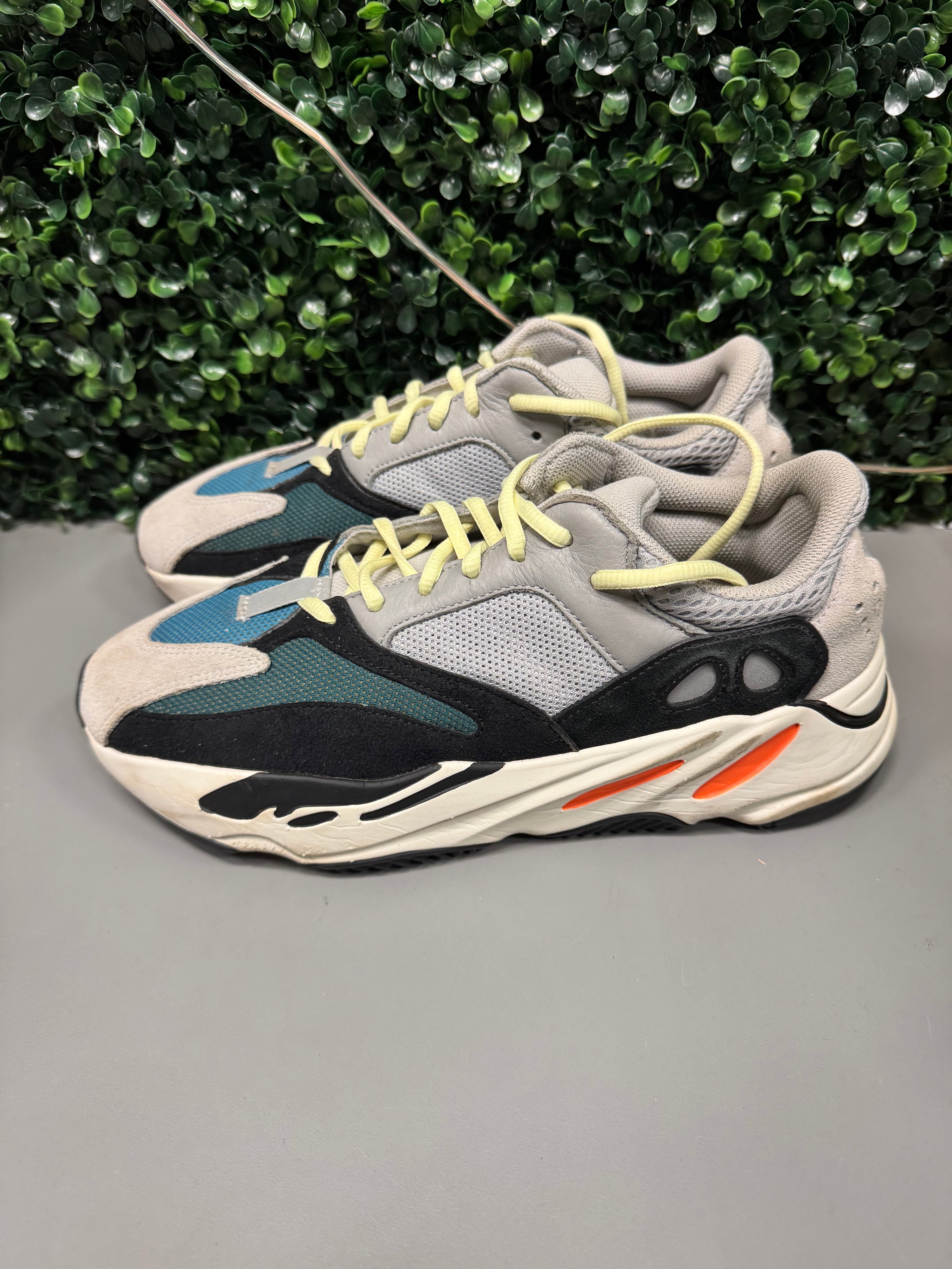 Yeezy 700 "Wave Runner" Size 9.5 Preowned (Rep Box)