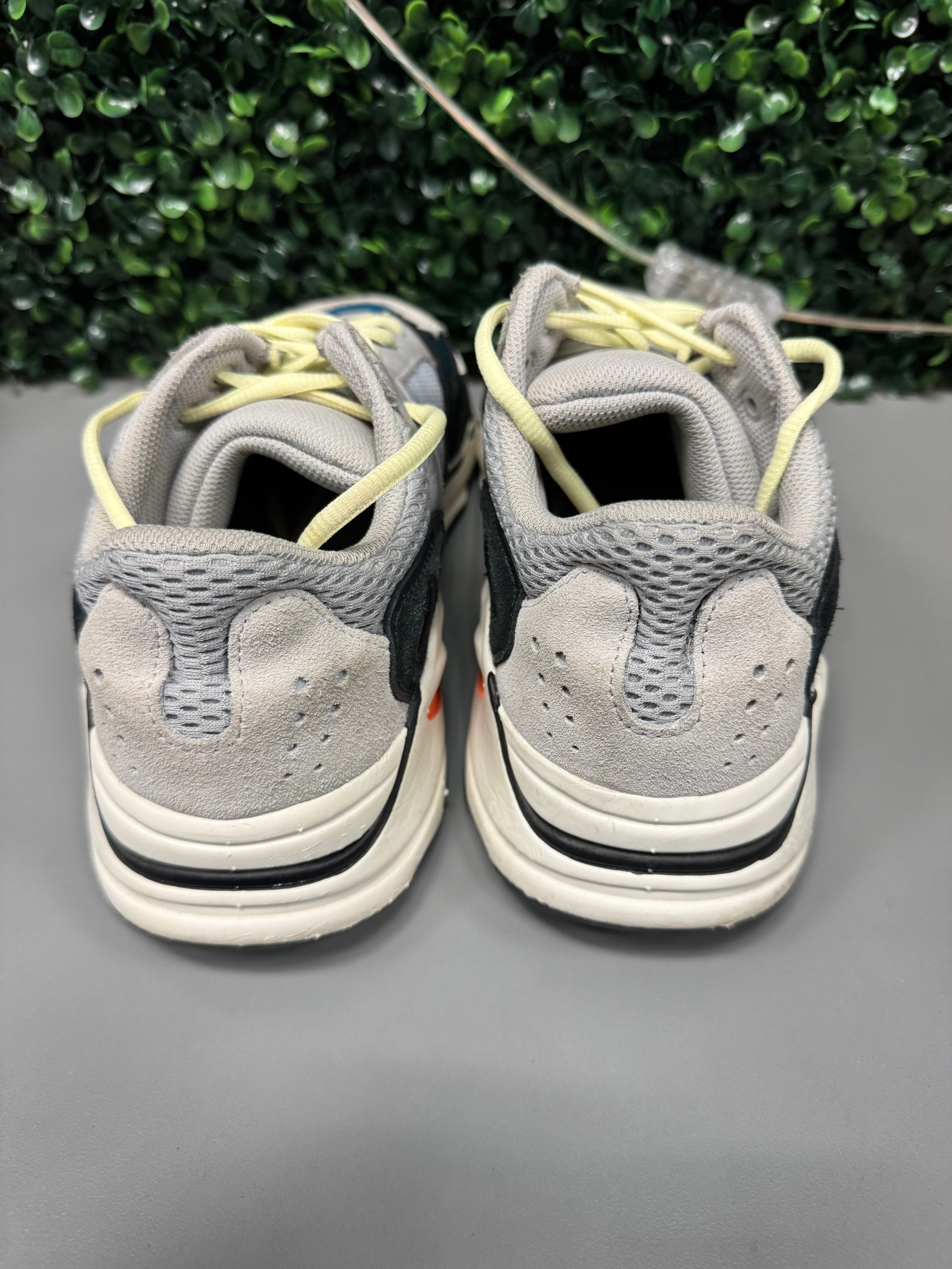 Yeezy 700 "Wave Runner" Size 9.5 Preowned (Rep Box)