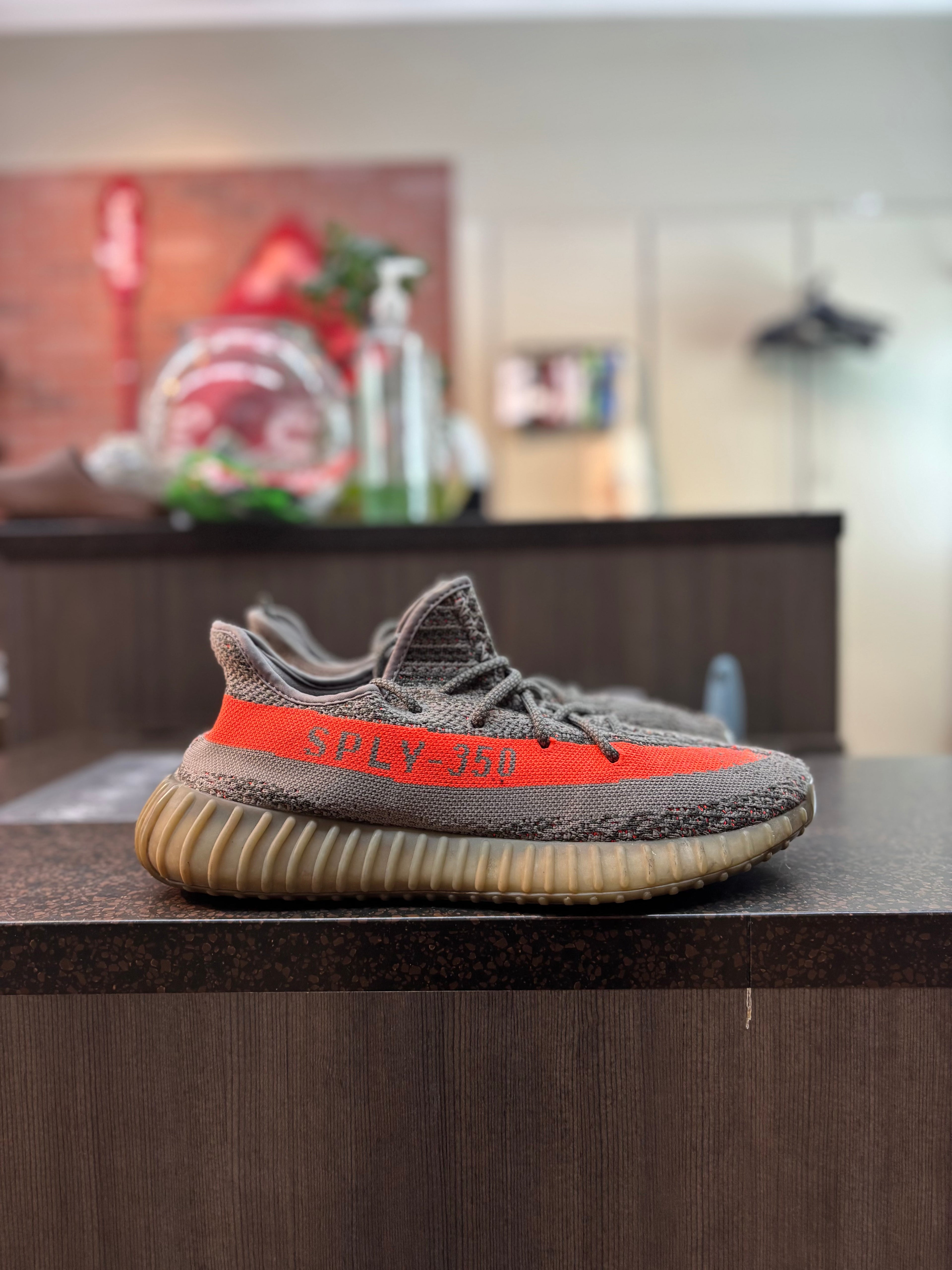Yeezy 350 v2 "Beluga Reflective" Size 10.5 Pre Owned
