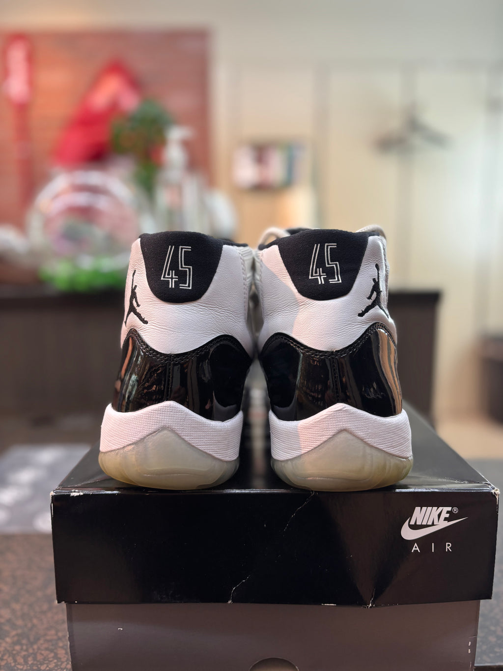 Jordan 11 "Concord" Size 10 Pre Owned