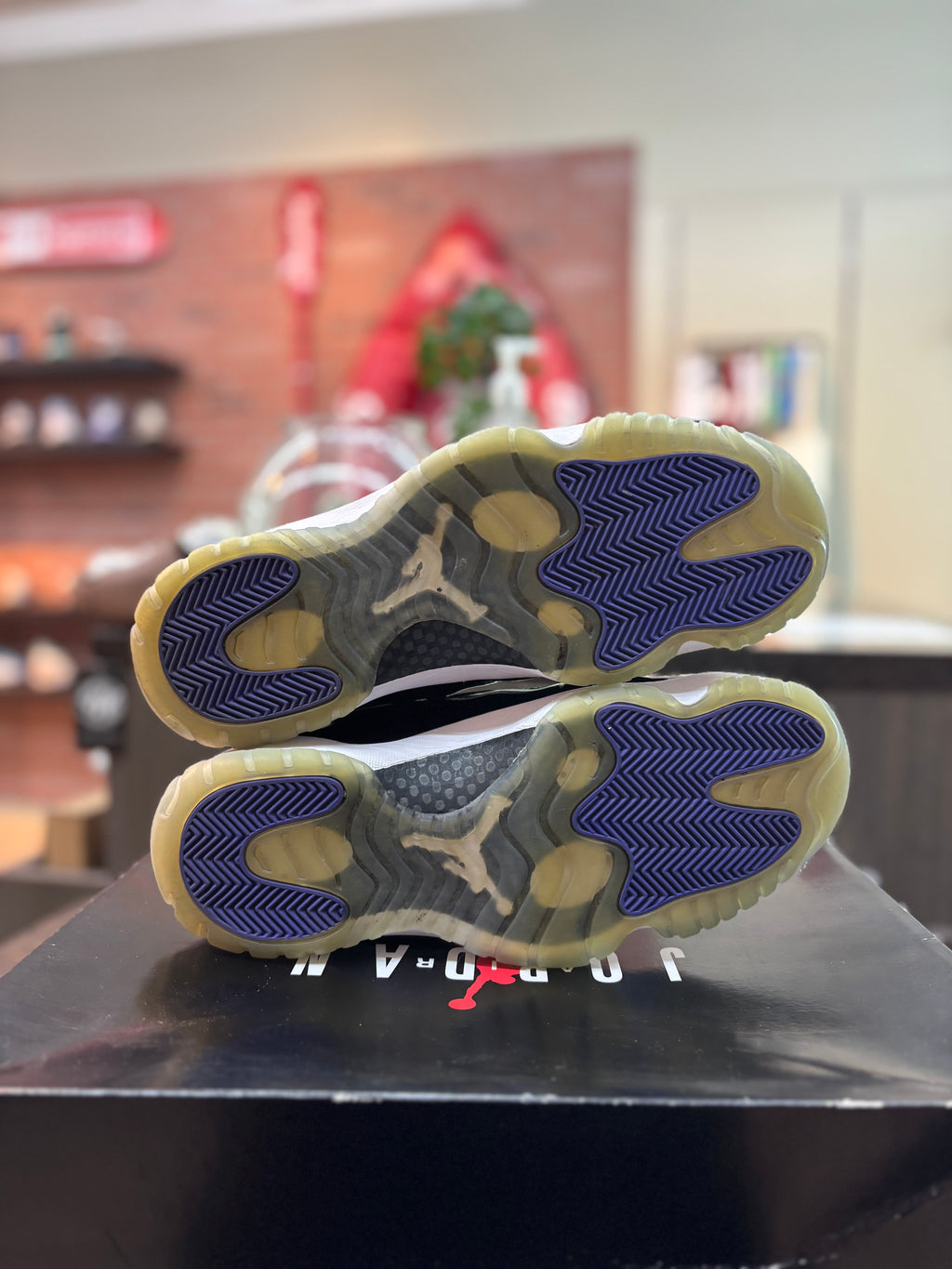 Jordan 11 "Concord" Size 10 Pre Owned