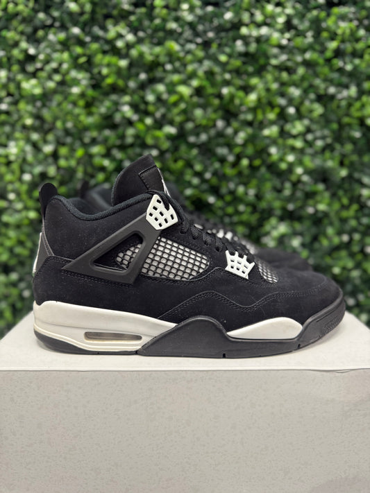 Jordan 4 "White Thunder" Size 10.5 Preowned