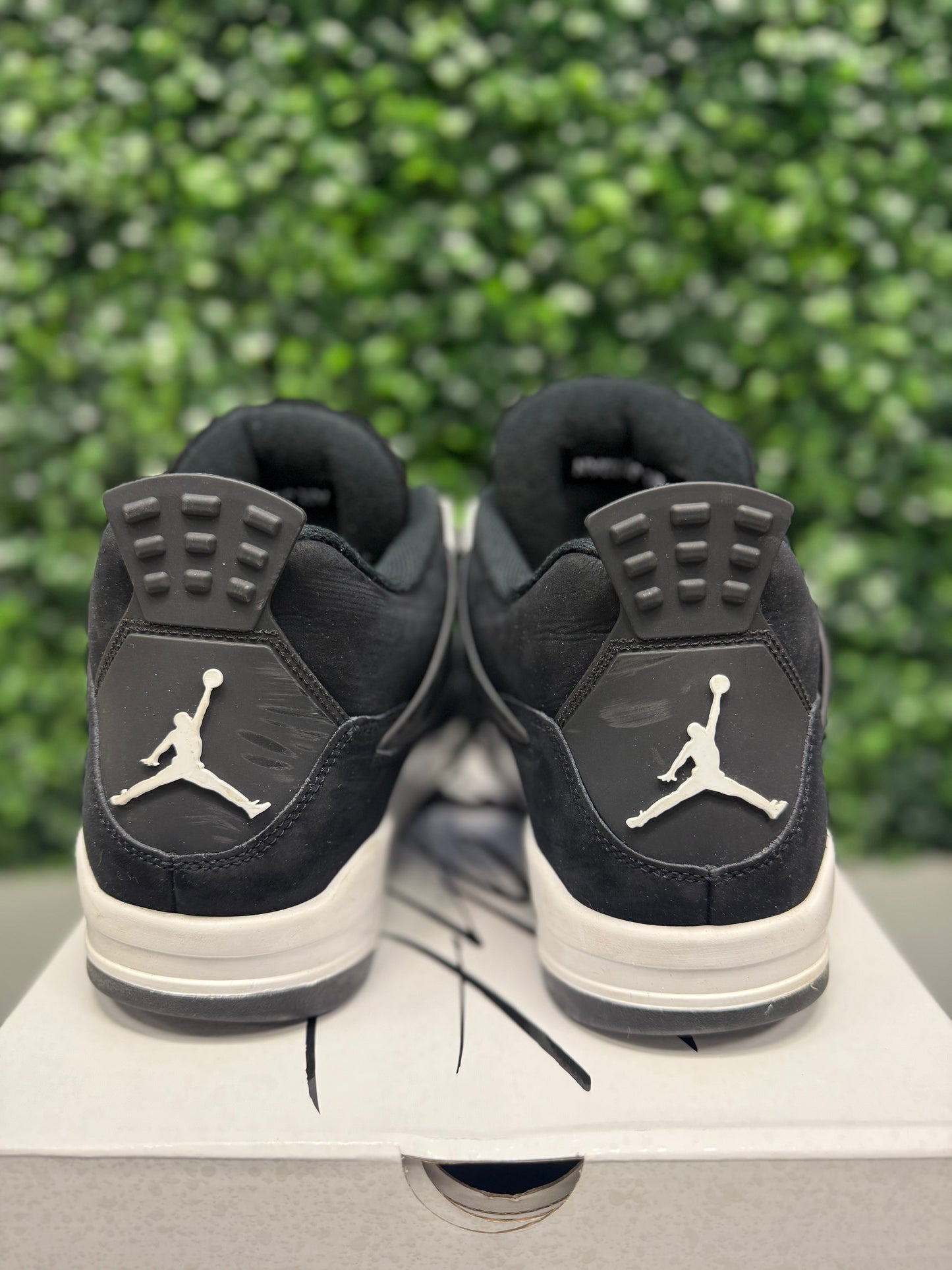 Jordan 4 "White Thunder" Size 10.5 Preowned