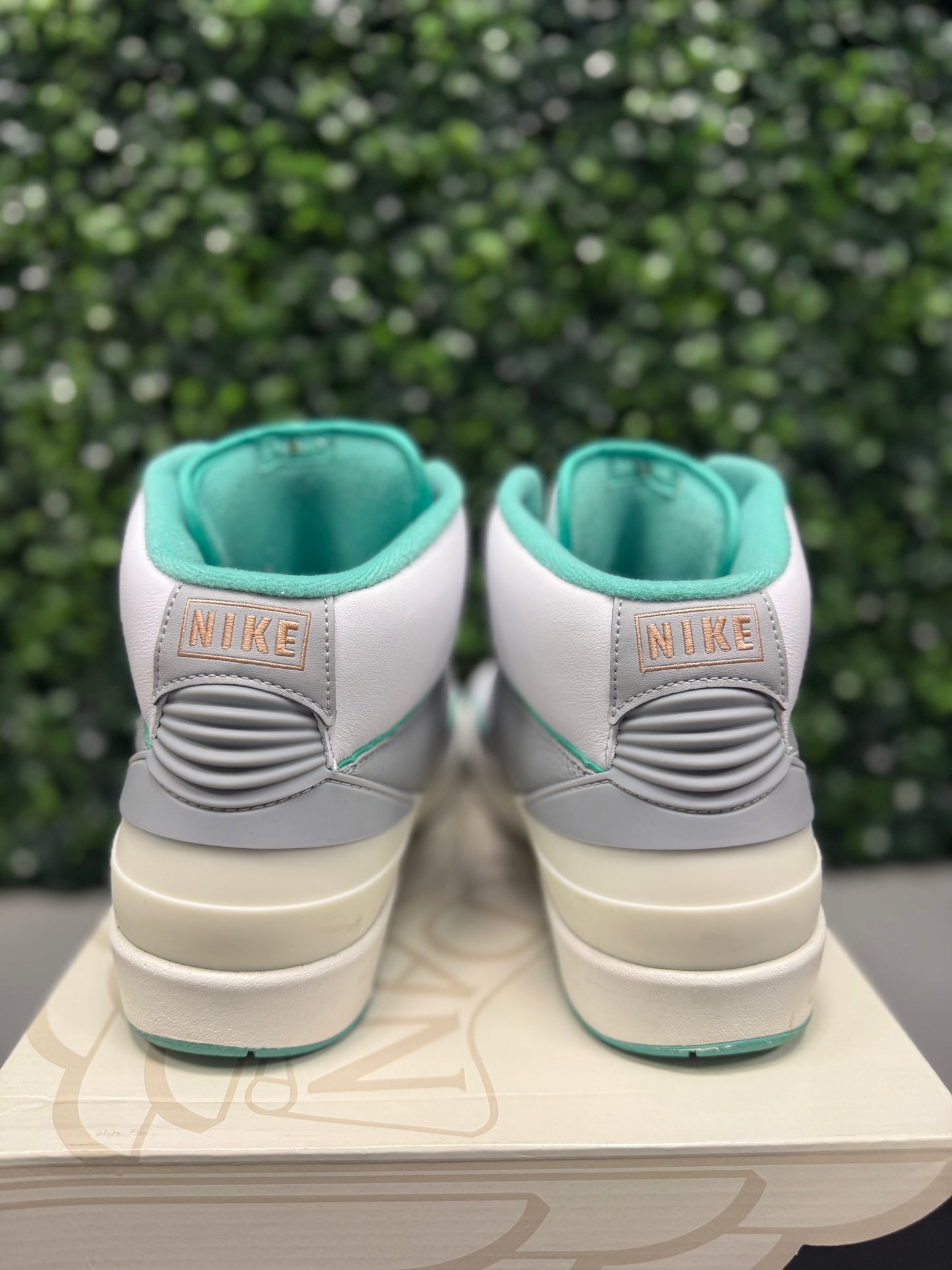 Jordan 2 Crystal Mint Size 10M Preowned