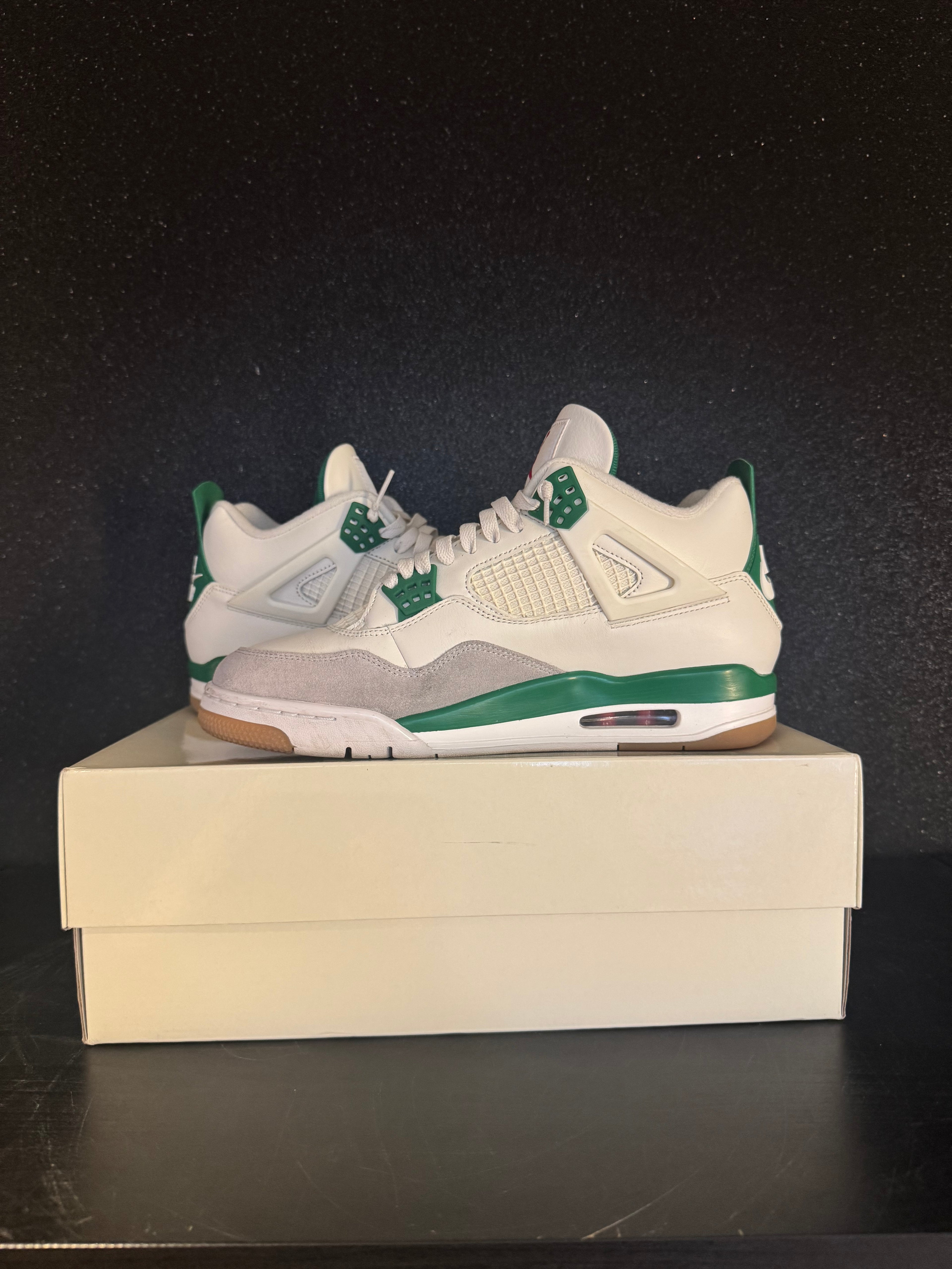 Jordan 4 'Pine Green' Size 10 Preowned with box