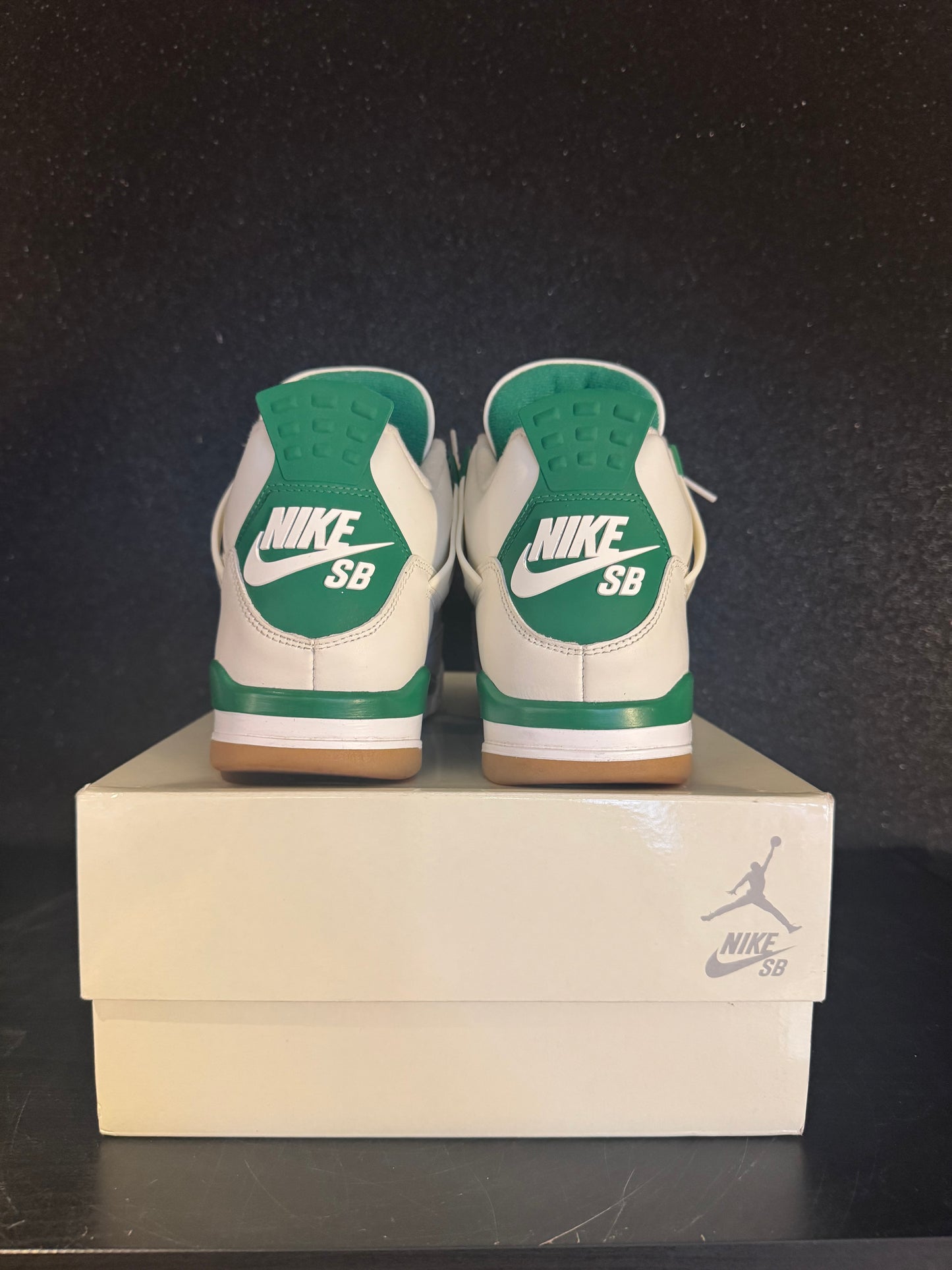 Jordan 4 'Pine Green' Size 10 Preowned with box