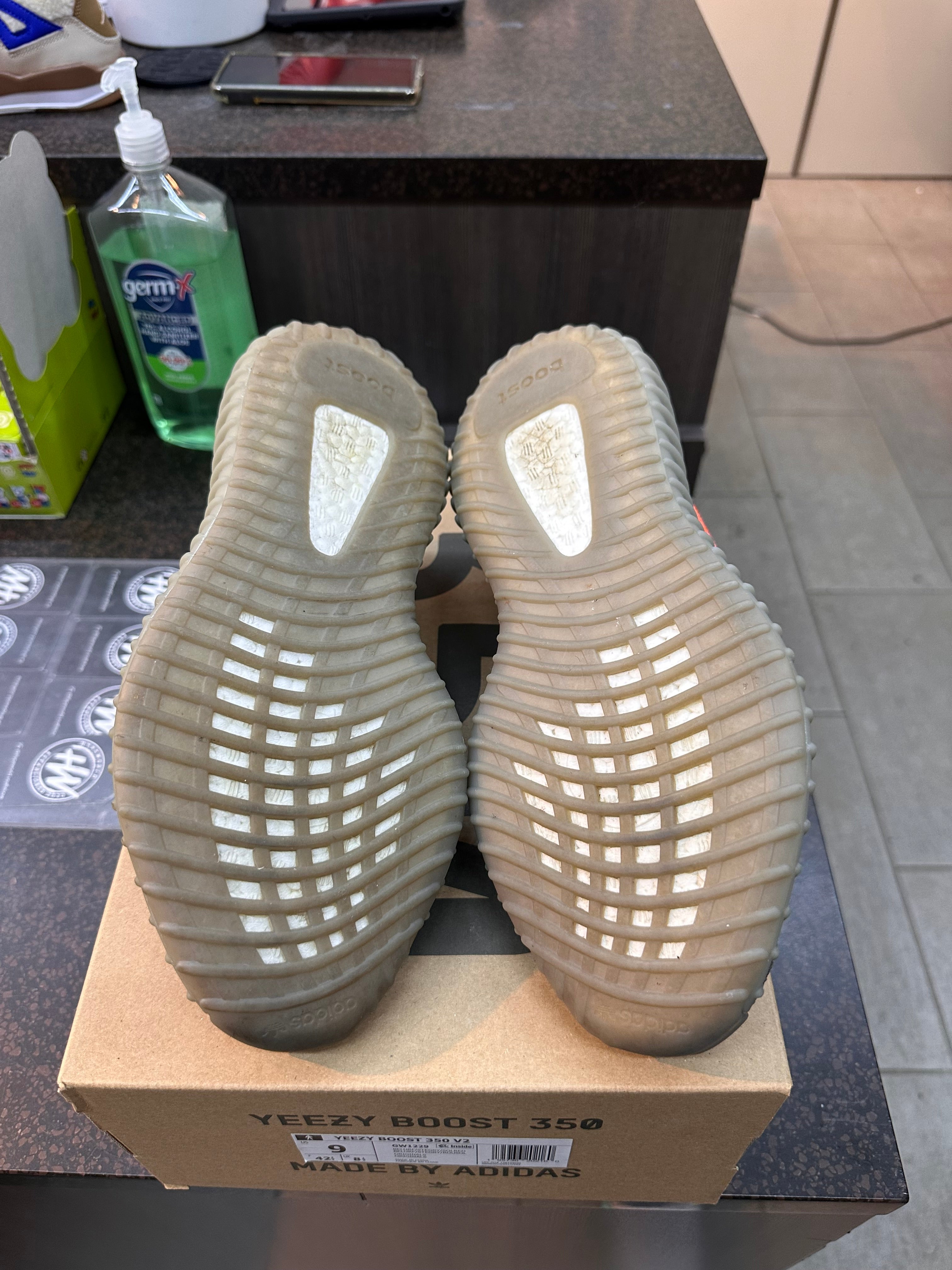 Yeezy 350 "Beluga" Preowned