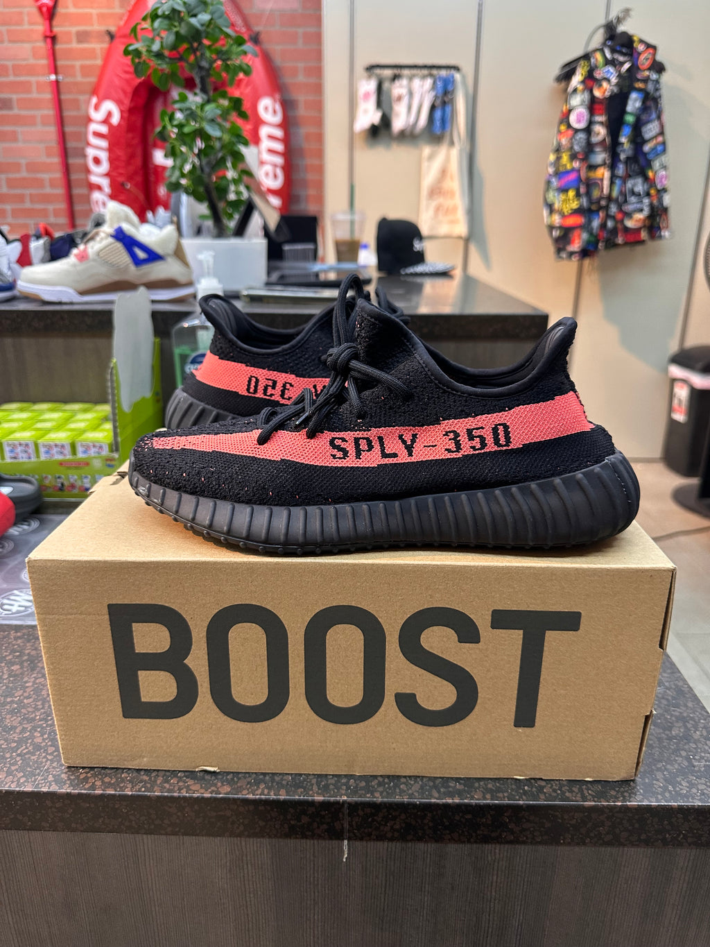 Yeezy 350 "Core Black and Red" Preowned