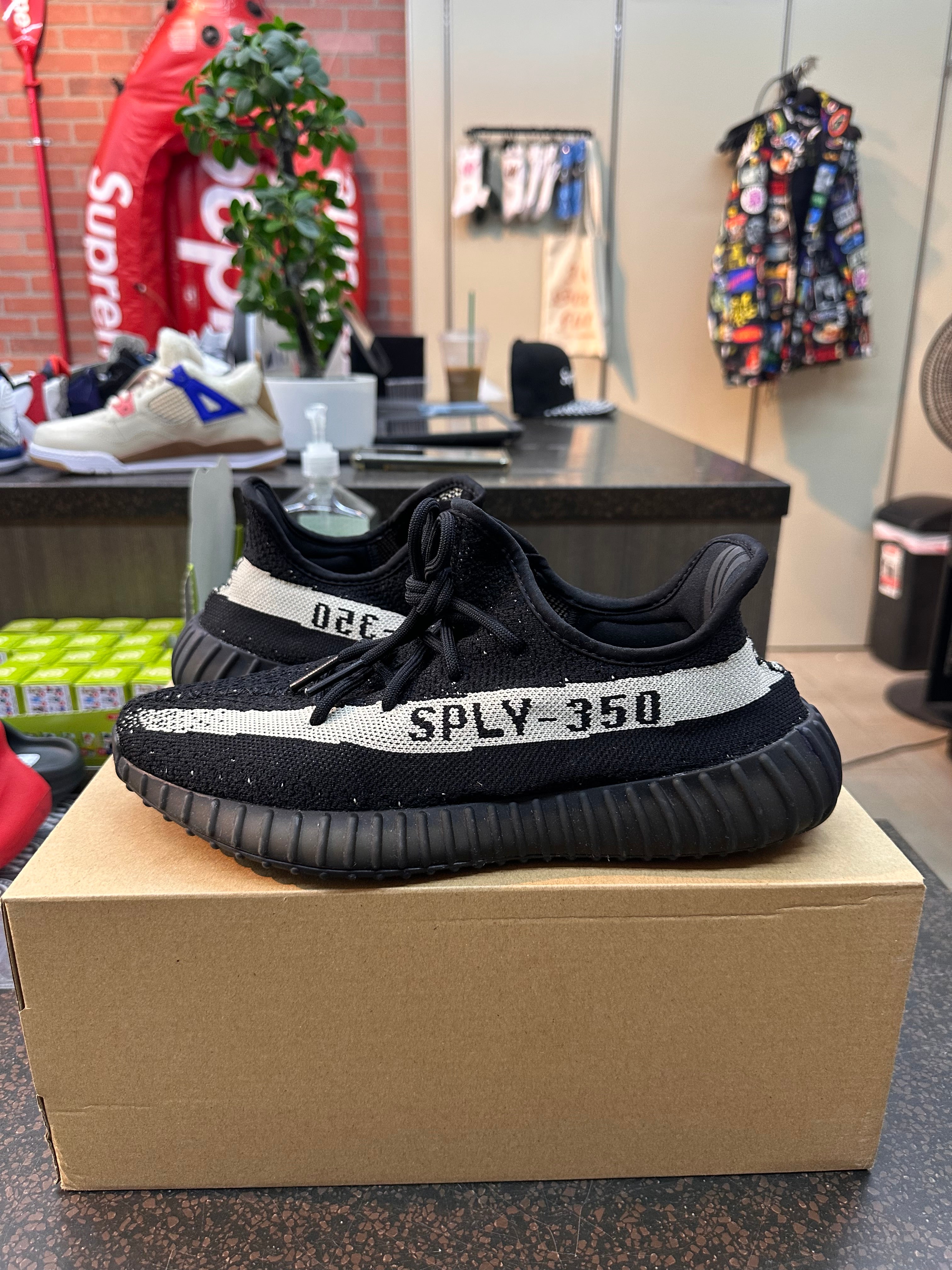 Yeezy 350 "Oreo" Preowned