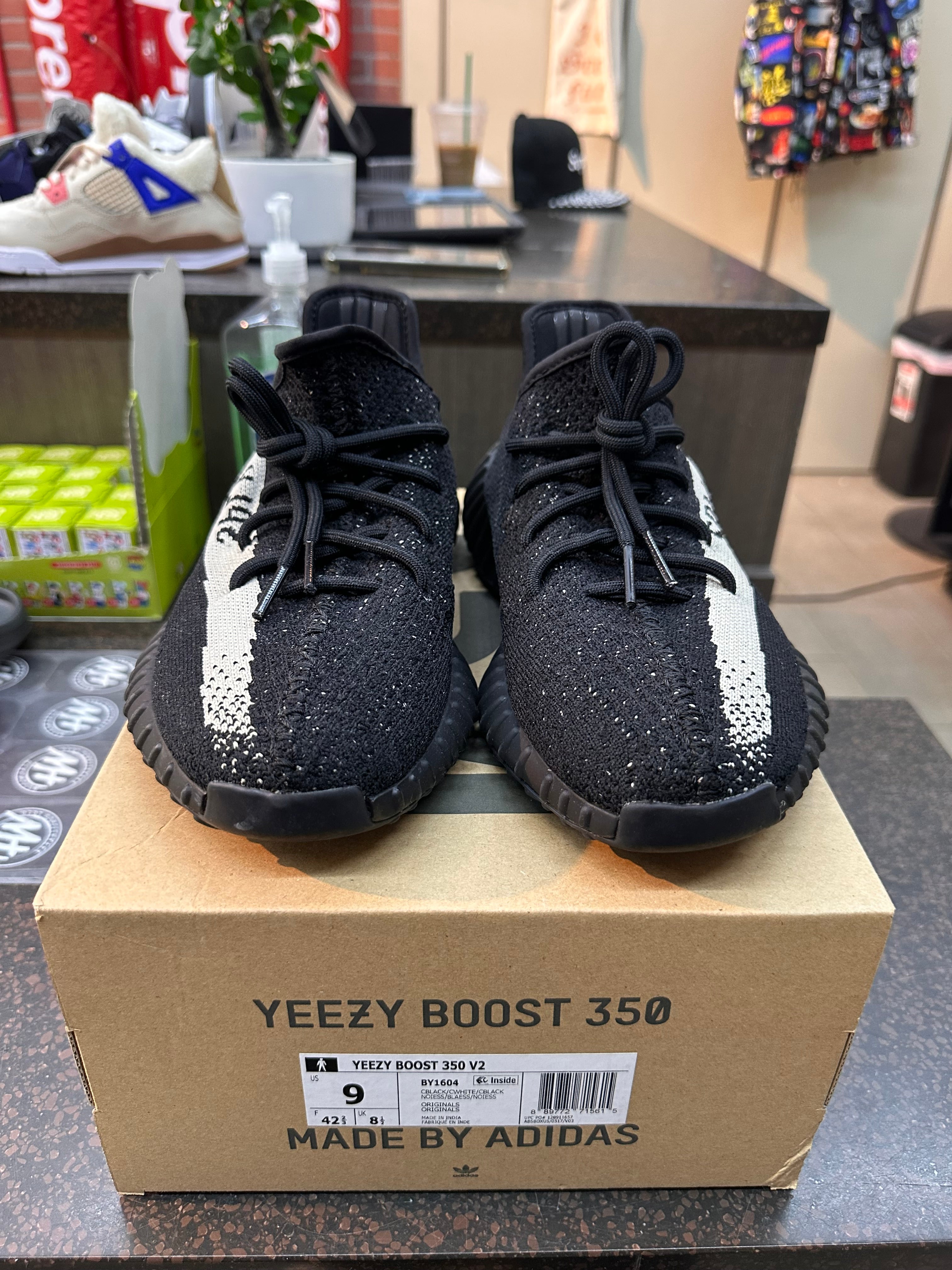 Yeezy 350 "Oreo" Preowned