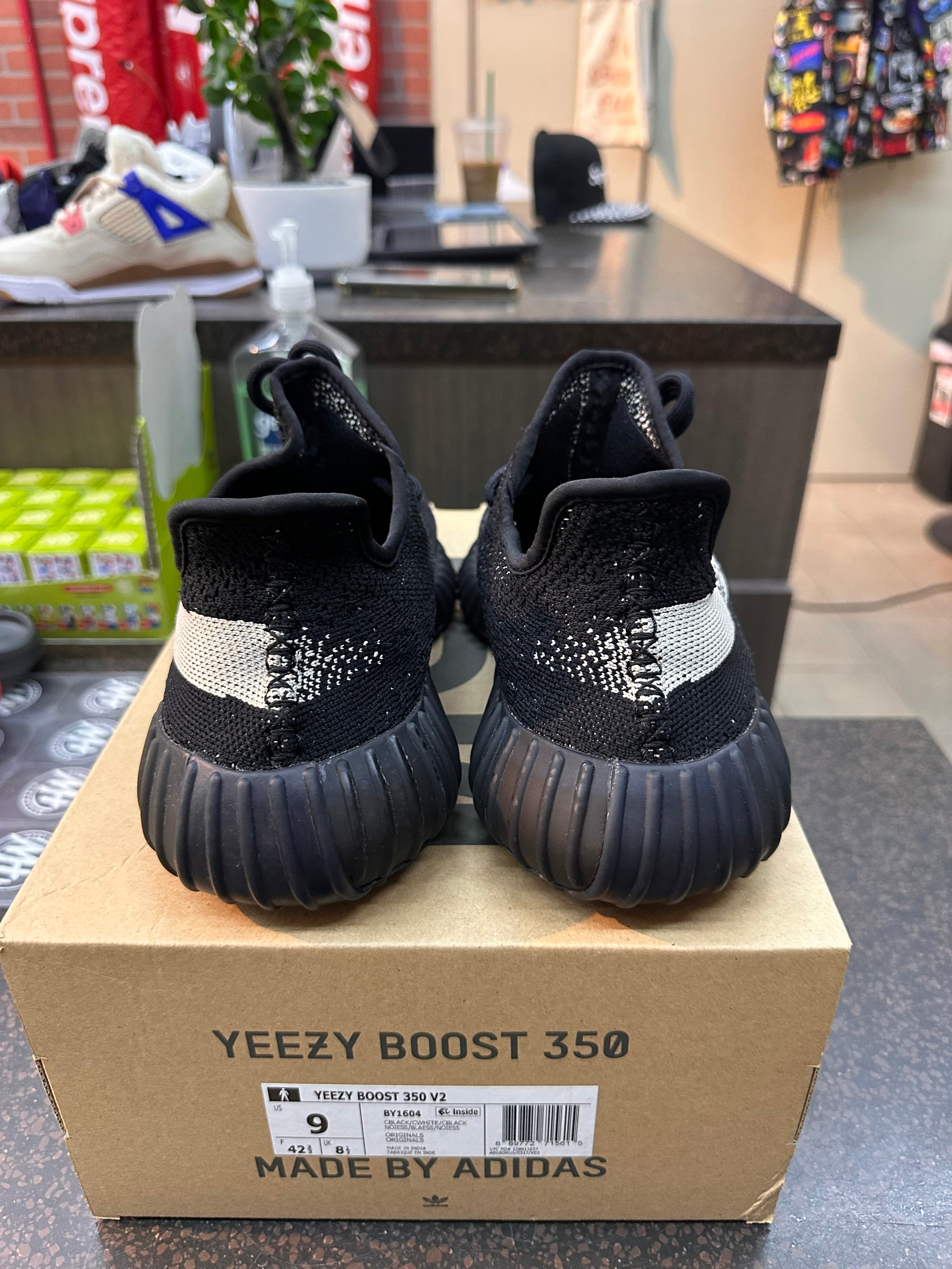 Yeezy 350 "Oreo" Preowned